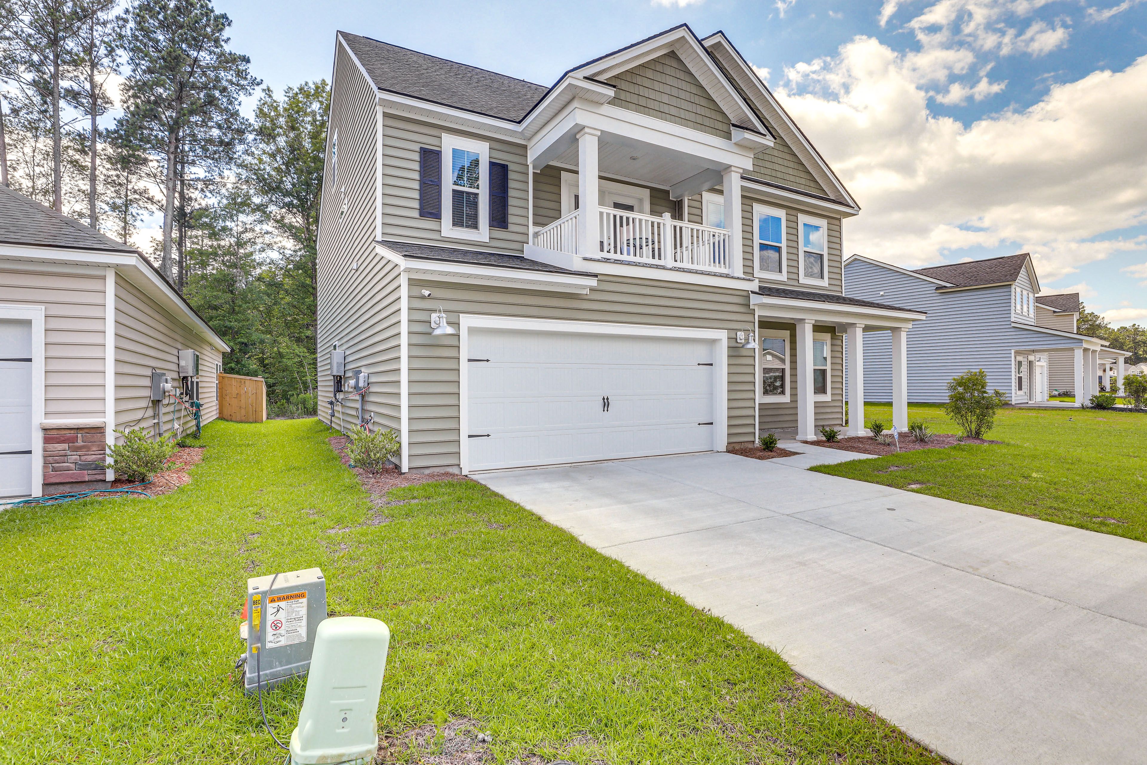 Parking | Driveway (4 Vehicles) | No Garage Access