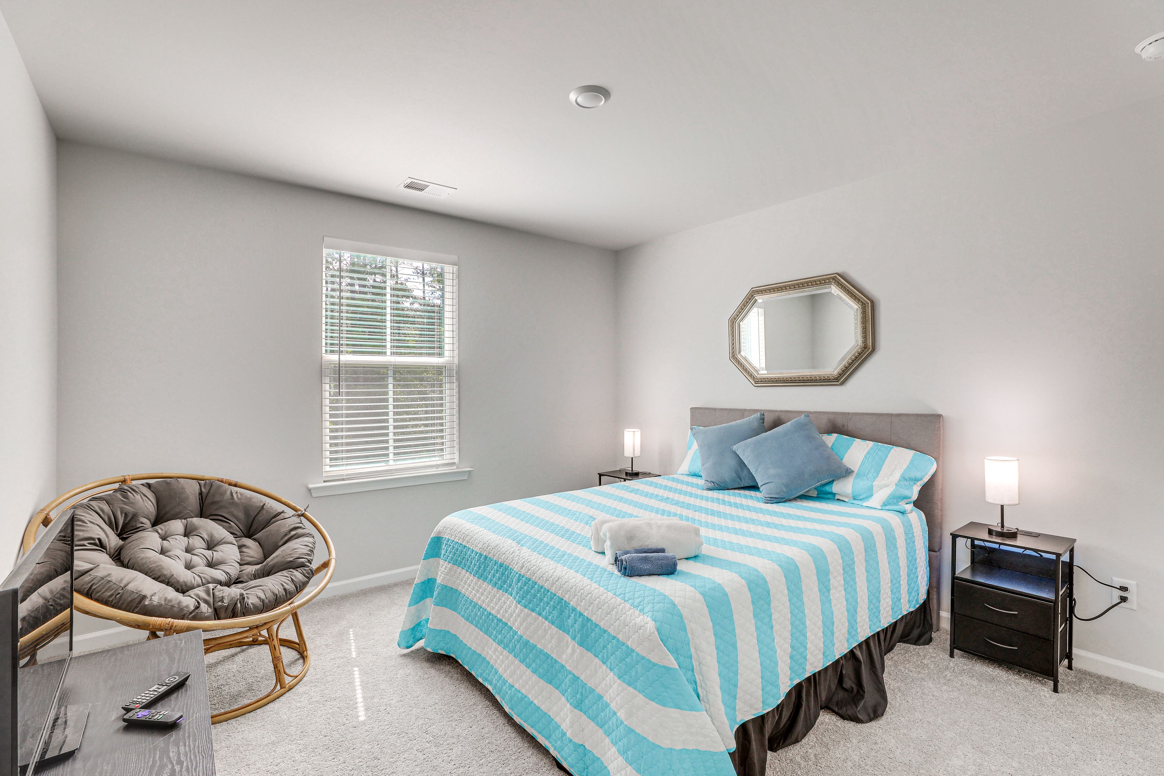 Bedroom 2 | Queen Bed | Smart TV | 2nd Floor