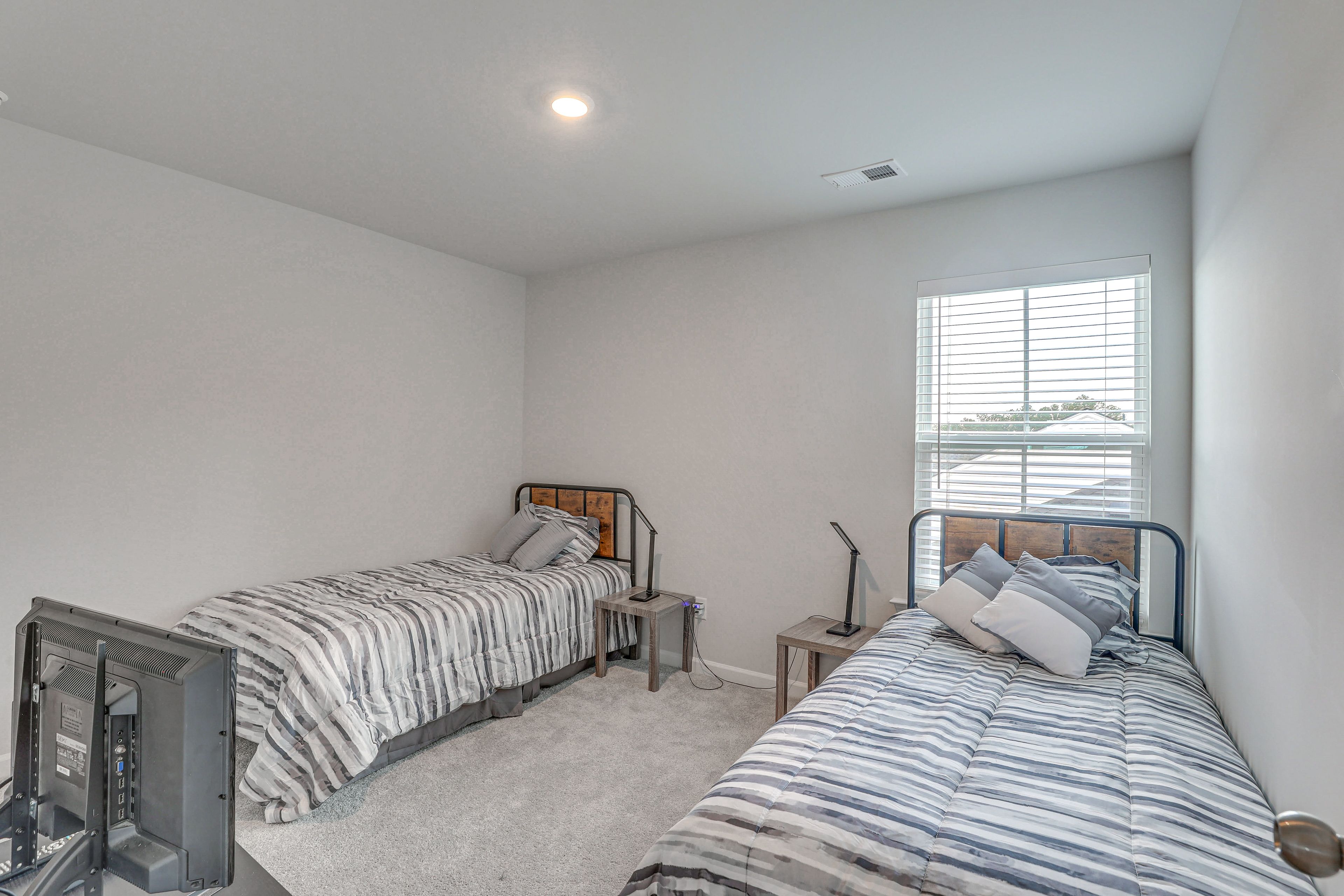 Bedroom 5 | 2 Twin Beds | Smart TV | 3rd Floor