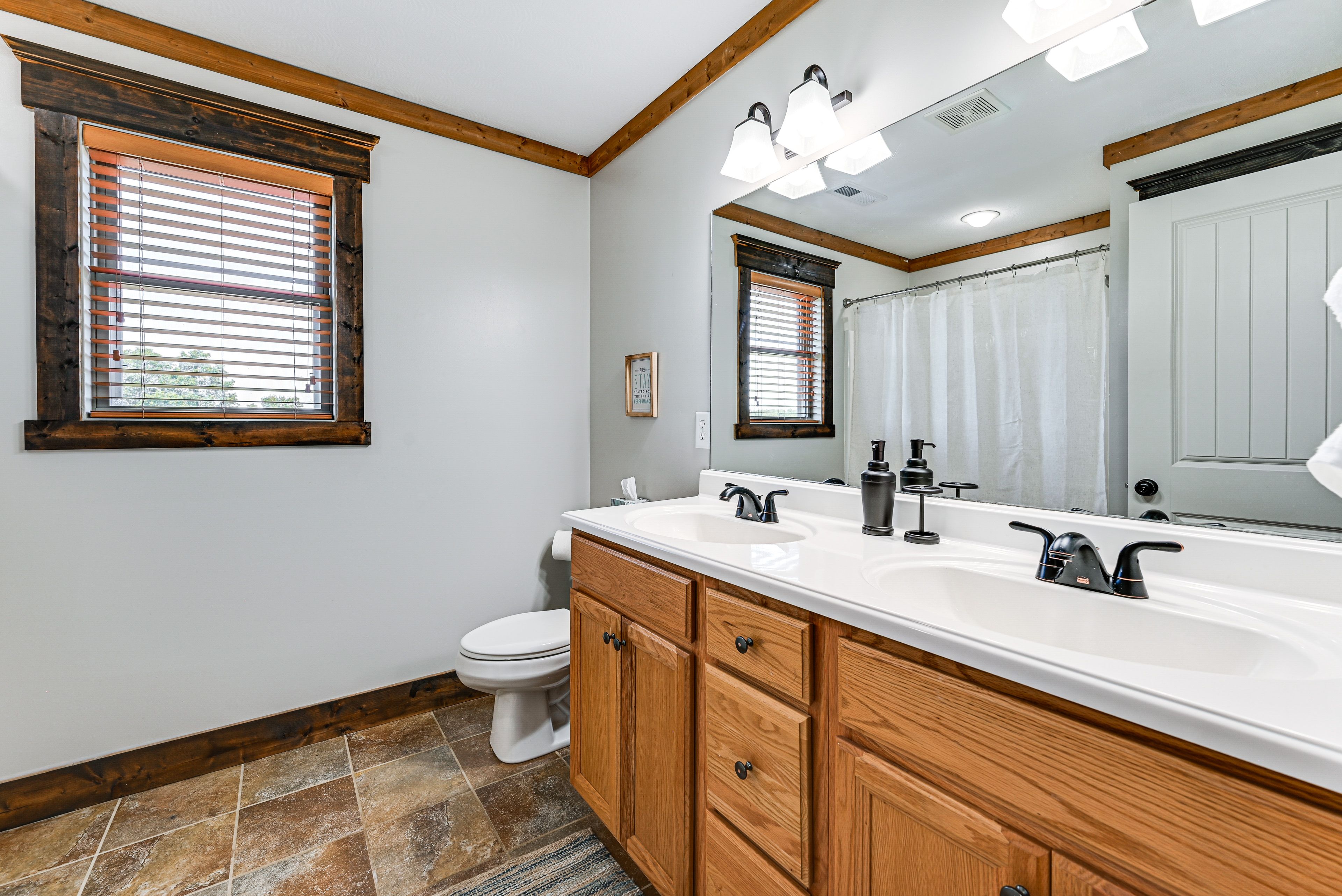 Full Bathroom | Towels Provided | 3rd Floor