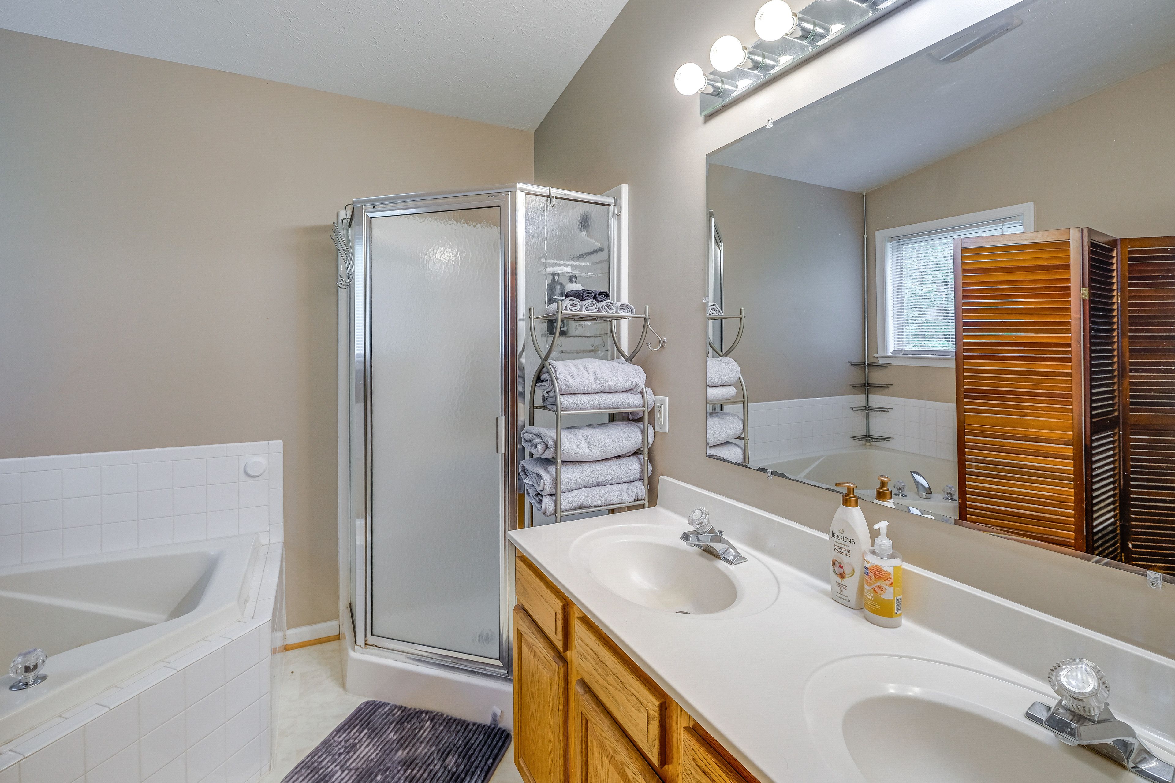 En-Suite Bathroom | Towels Provided | 2nd Floor