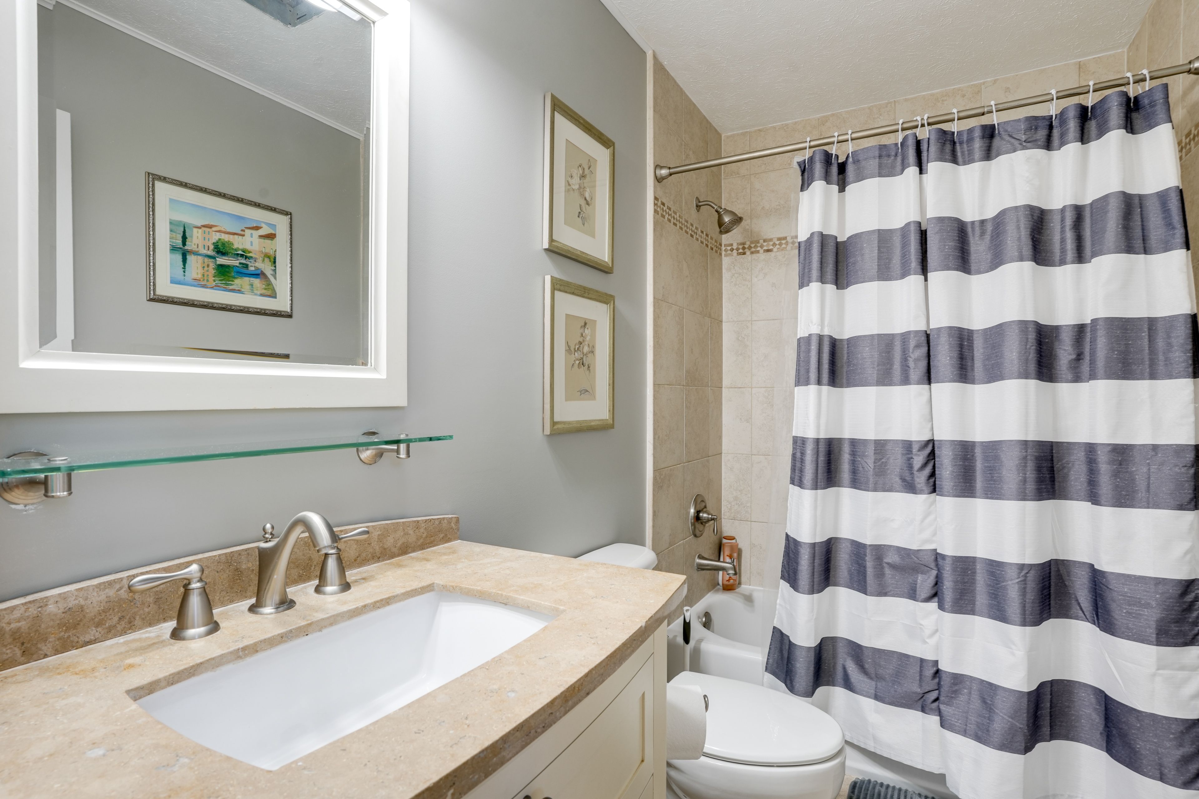 Bathroom | Complimentary Toiletries | 1st Floor