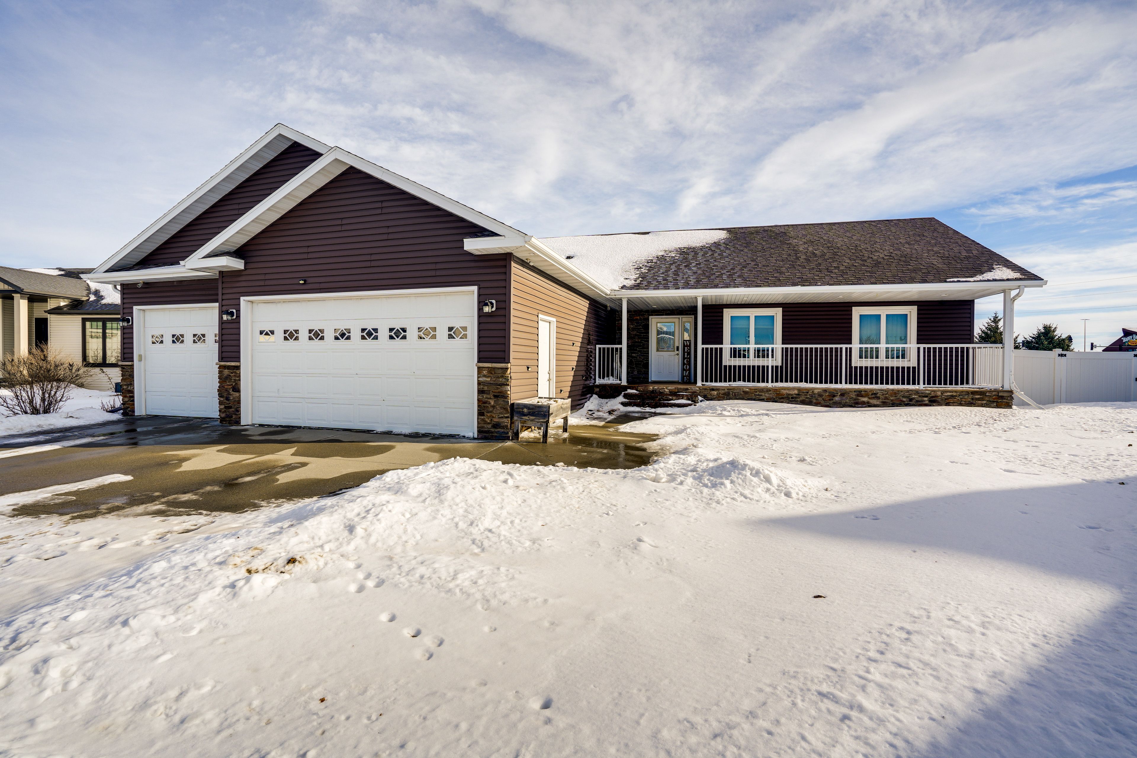 Parking | Driveway (6 Vehicles)