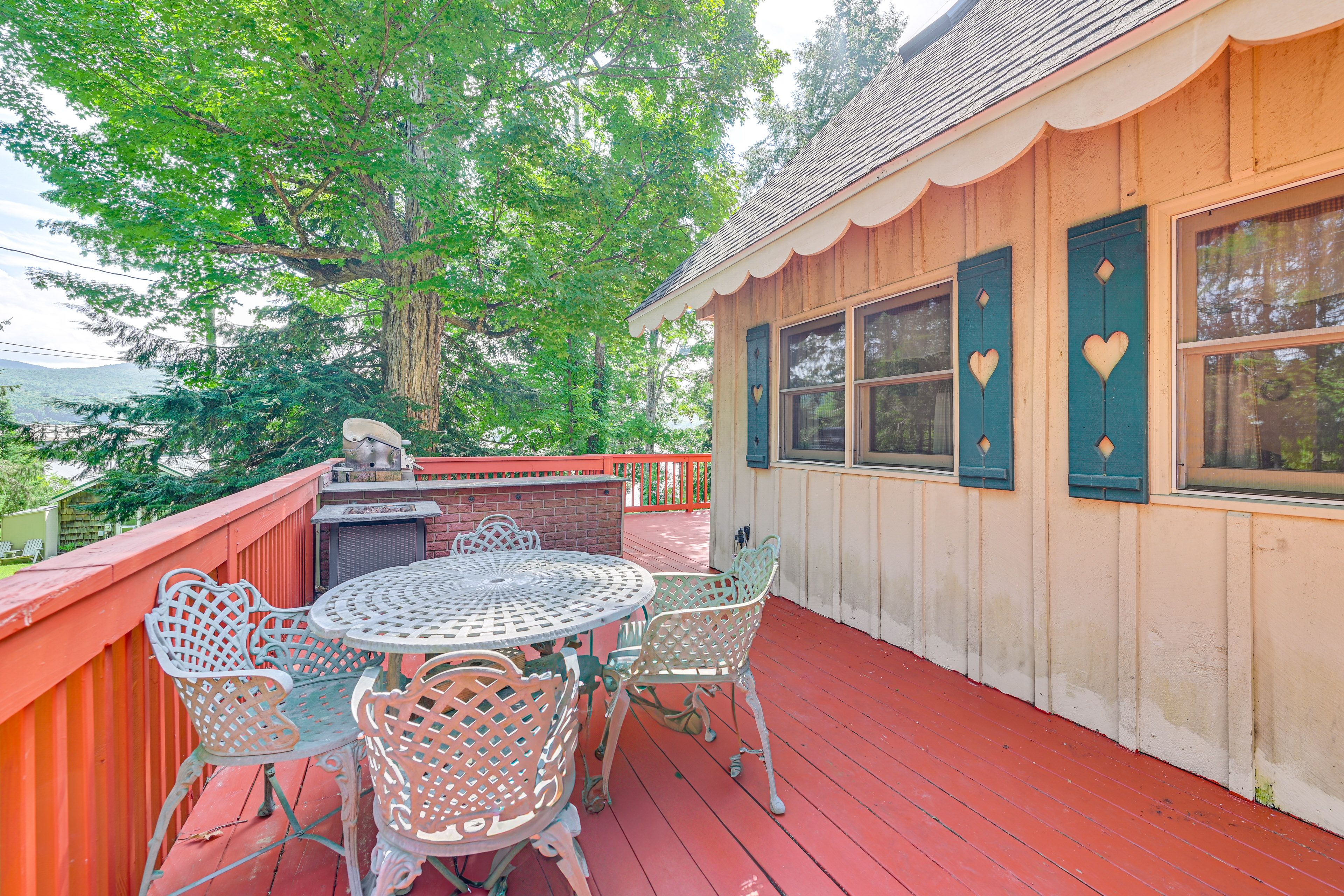Wraparound Deck | Outdoor Kitchen w/ Built-In Gas Grill