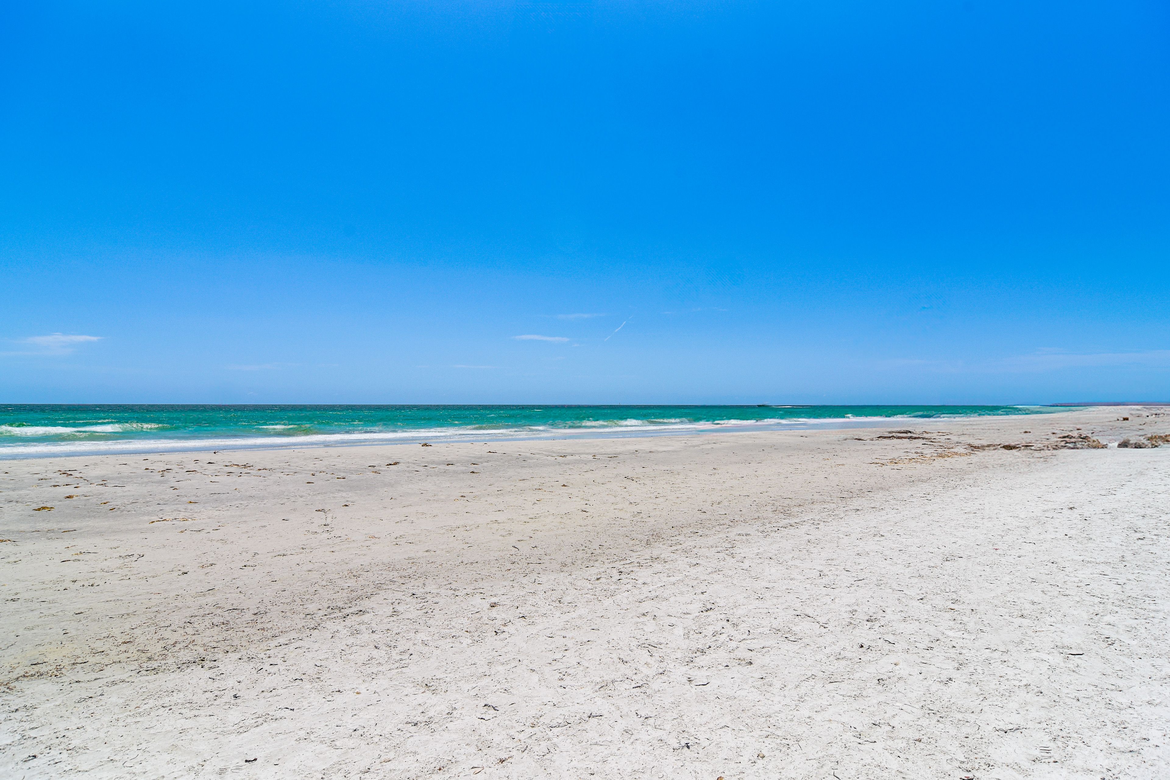 2 Blocks to Public Beach Access