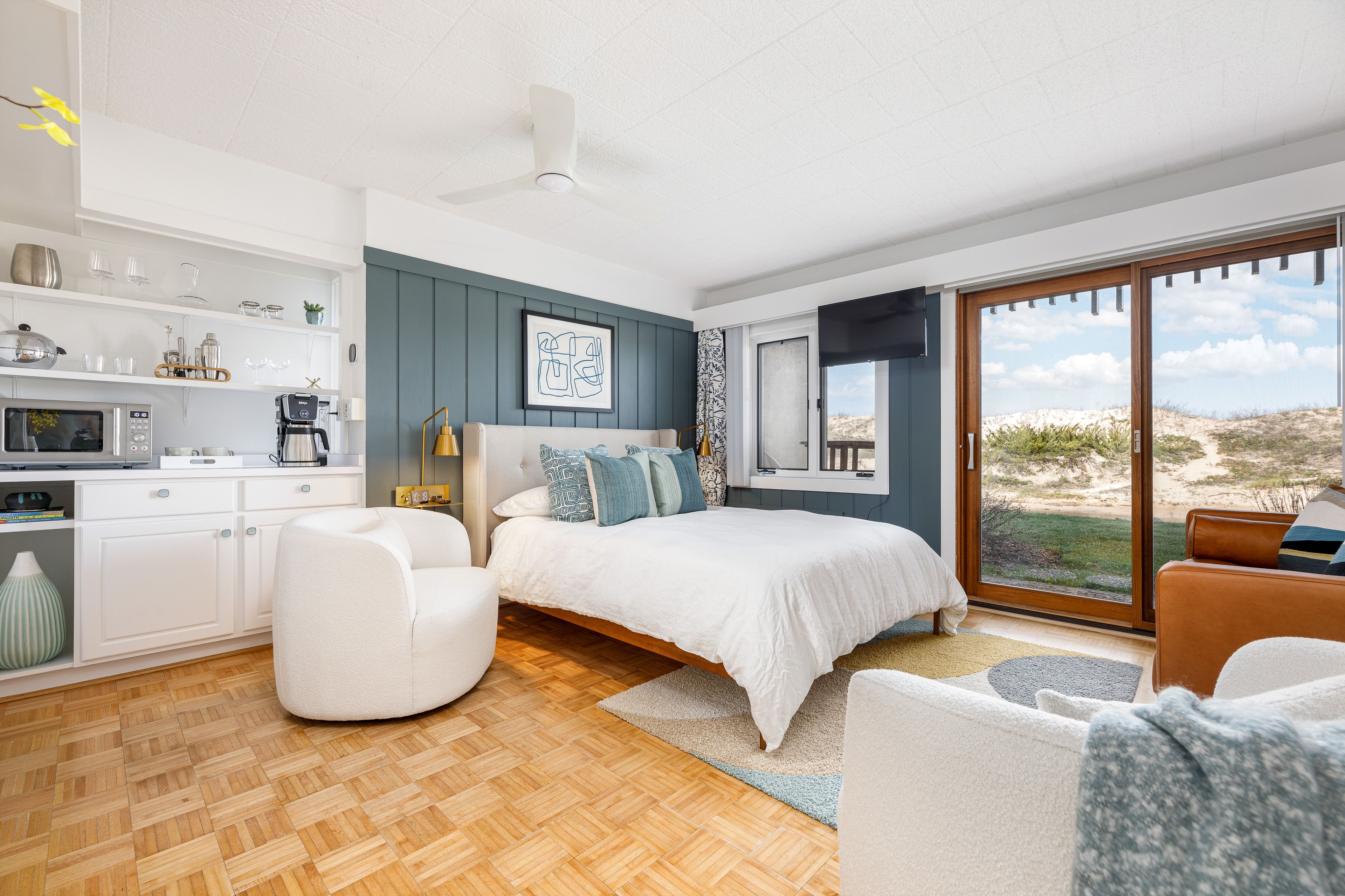Studio | Queen Bed | Smart TV | Free WiFi