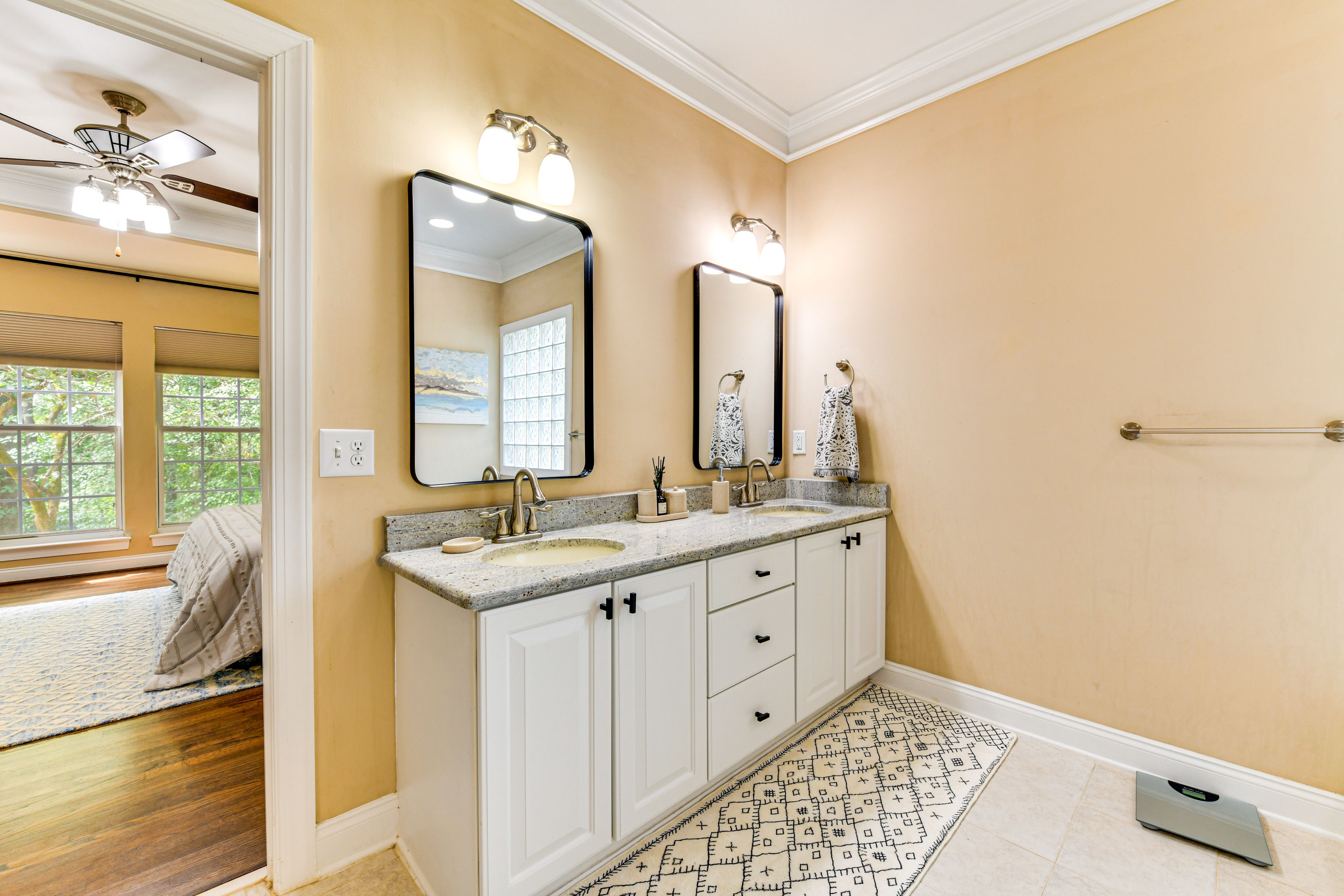 En-Suite Bathroom | Towels Provided | Complimentary Toiletries | 1st Floor