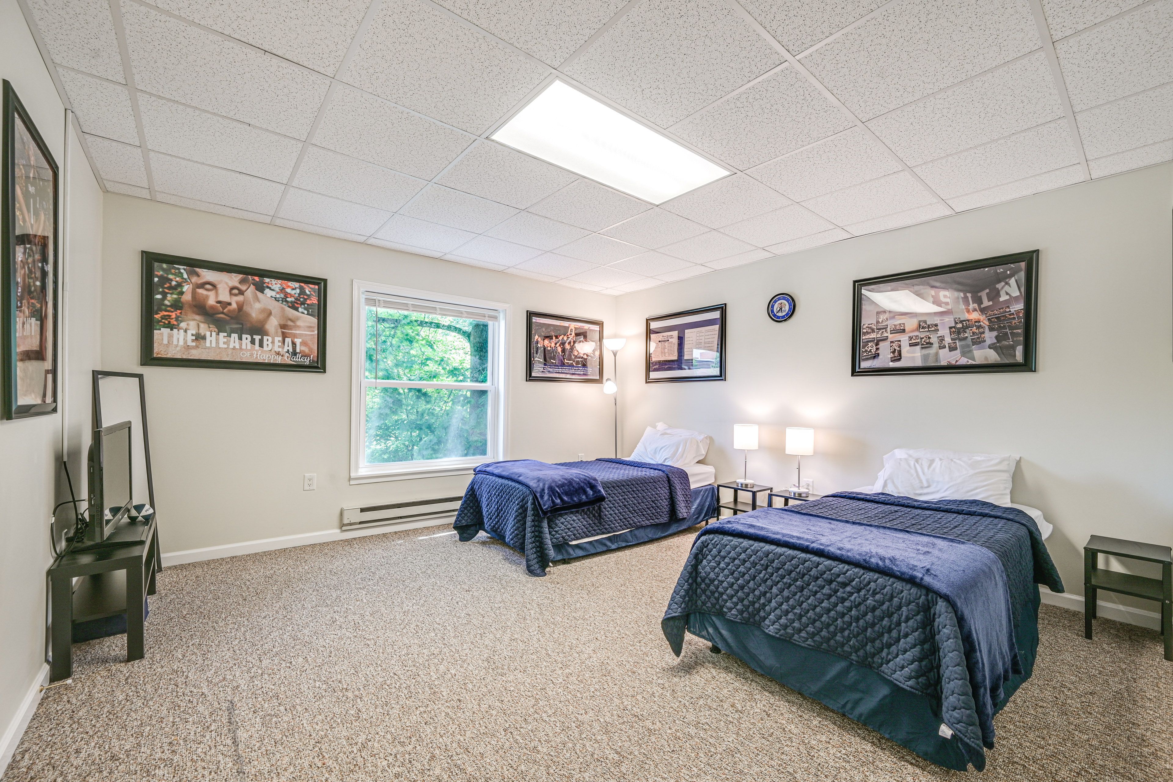 Bedroom 2 | 2 Twin Beds | Hangers