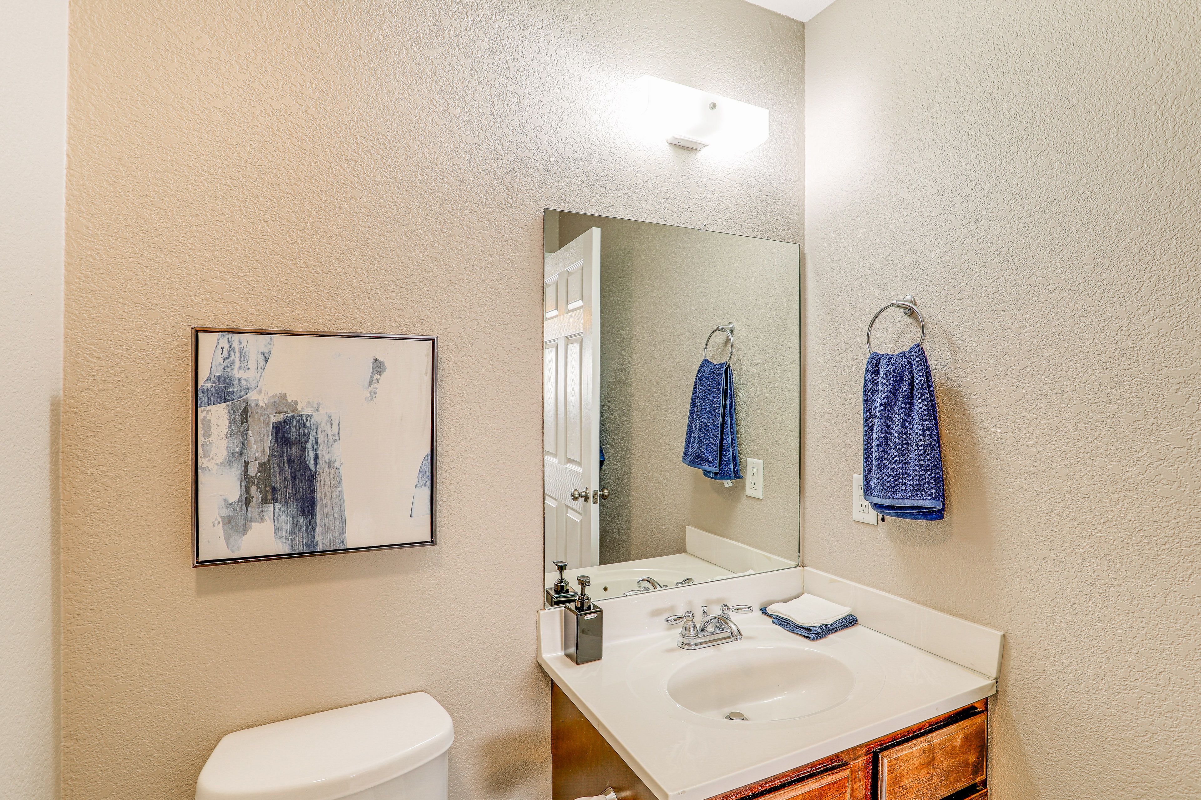 En-Suite Bathroom | Towels Provided | 2nd Floor