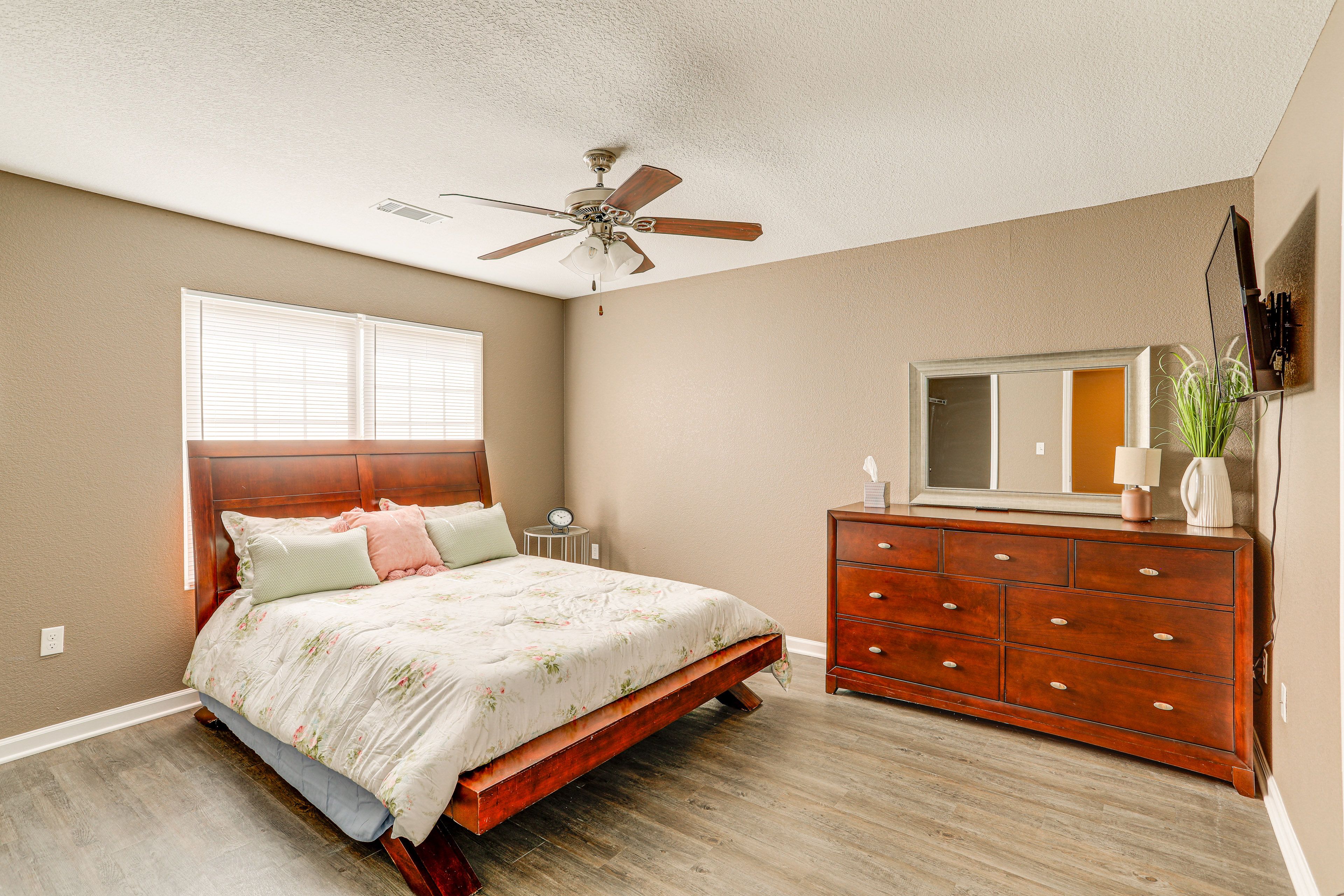 Bedroom 2 | Queen Bed | En-Suite Bathroom | 2nd Floor