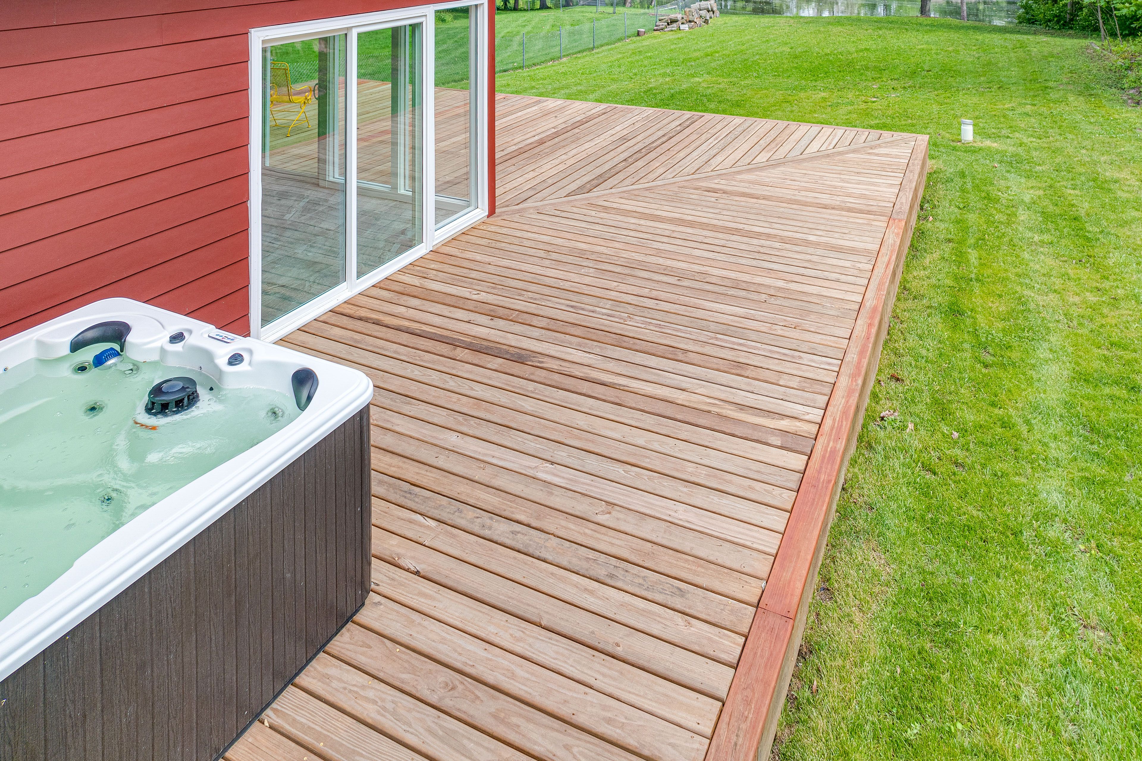 Deck | Hot Tub