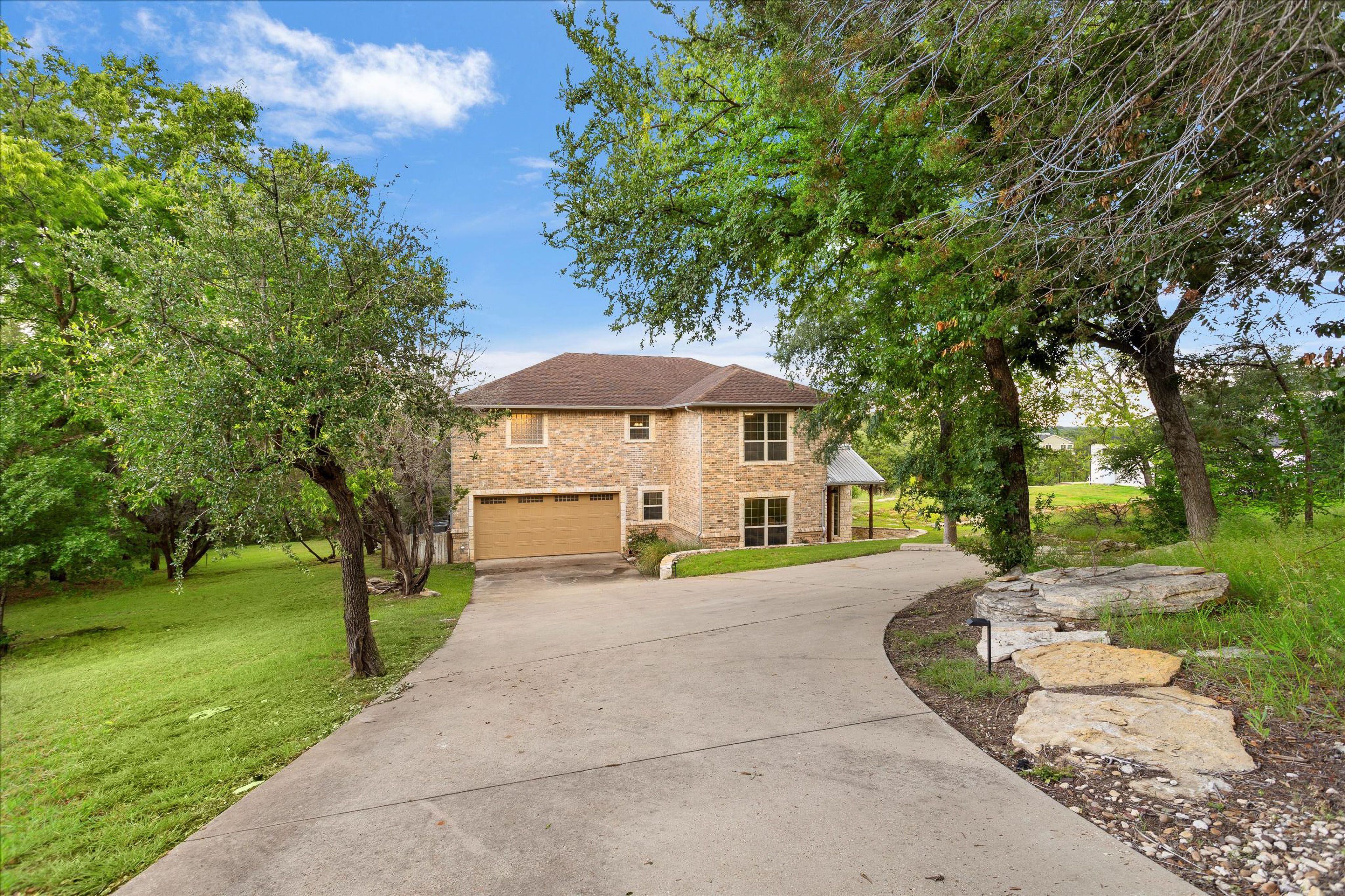 Parking | Garage (1 Vehicle) | Driveway (2 Vehicles) | Trailer Parking Available