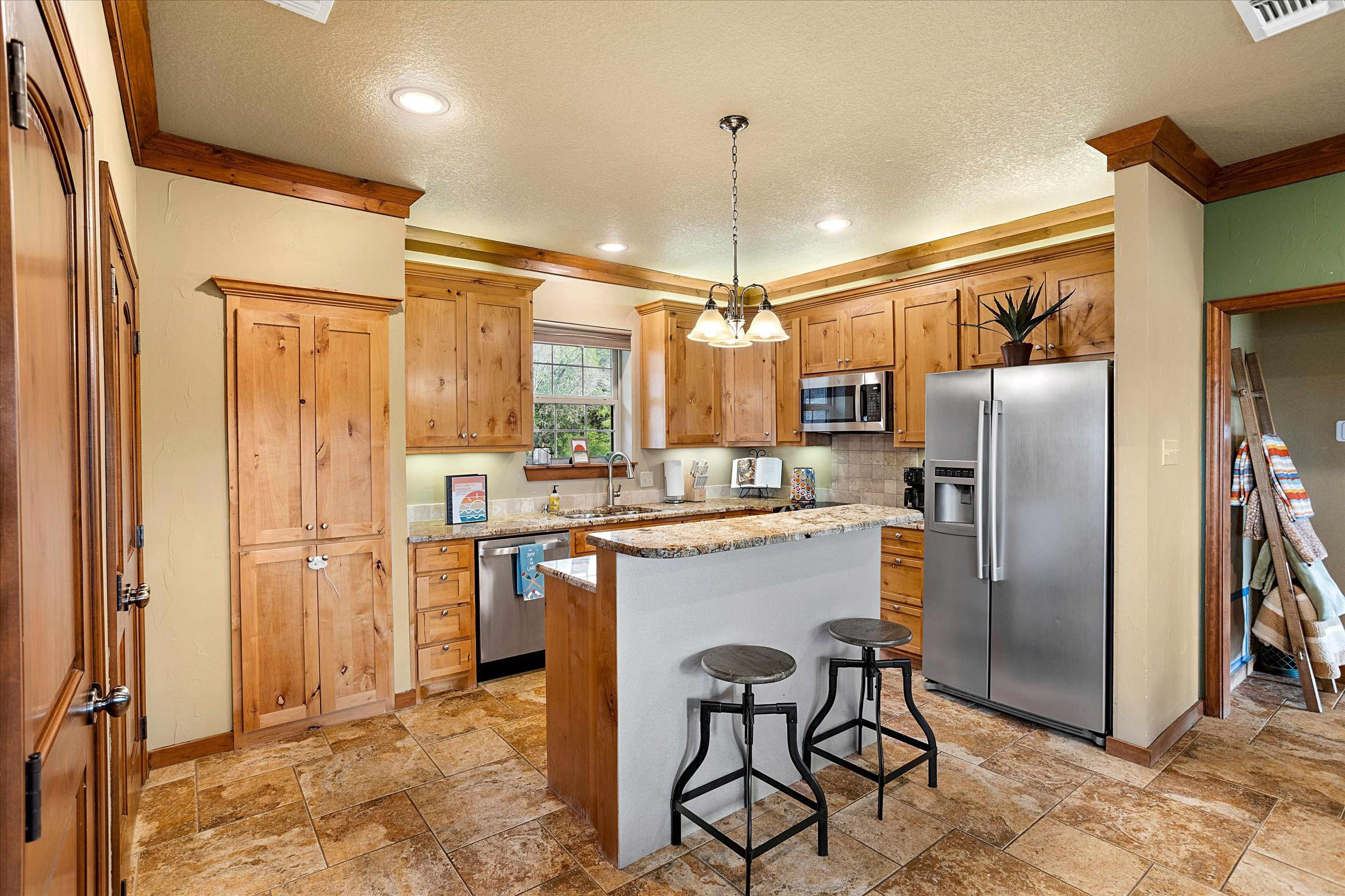 Kitchen | Upper Level | Breakfast Bar | Toaster | Cooking Basics