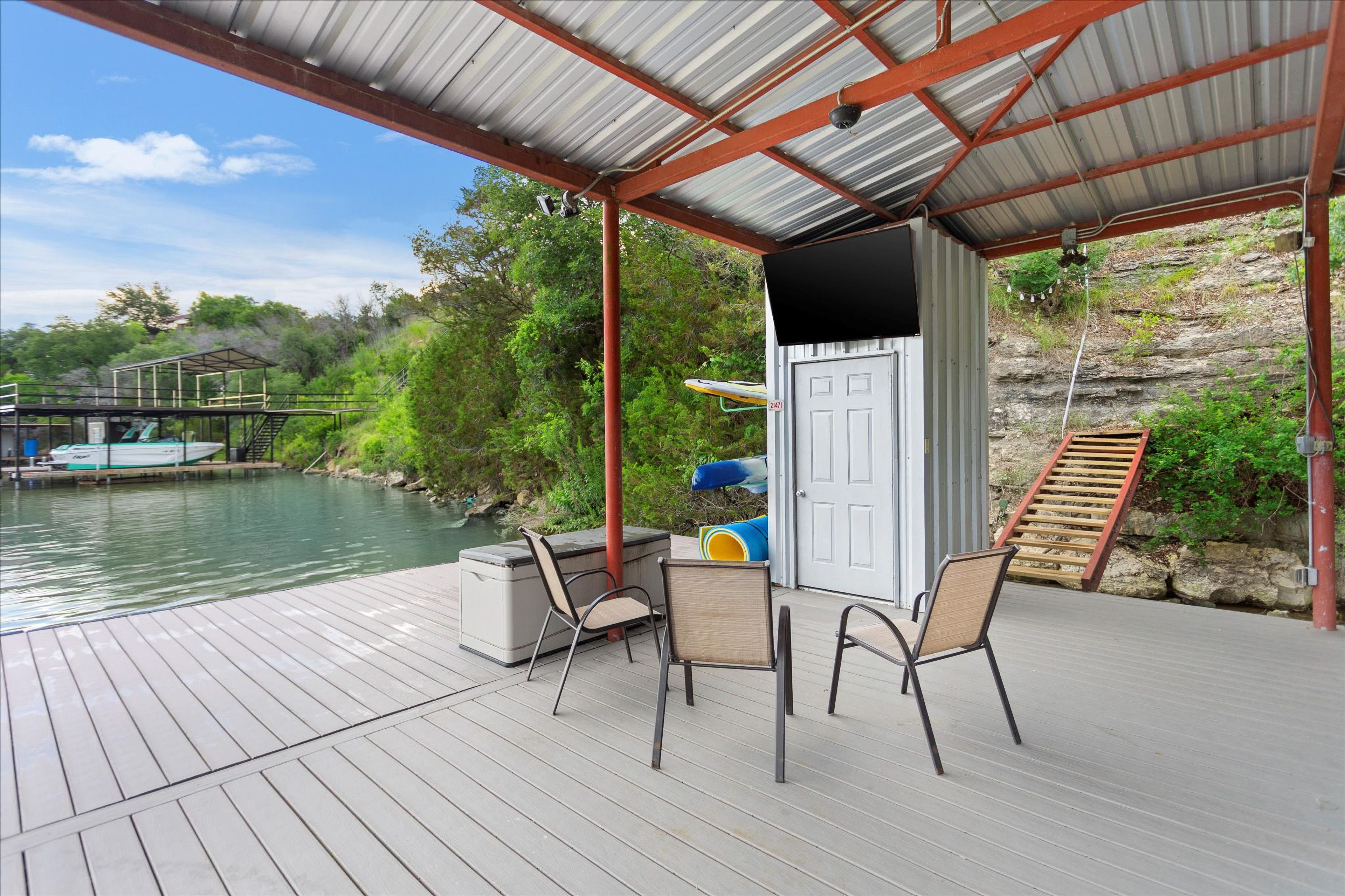 Private Dock | Kayaks | Steep Walk to Lake