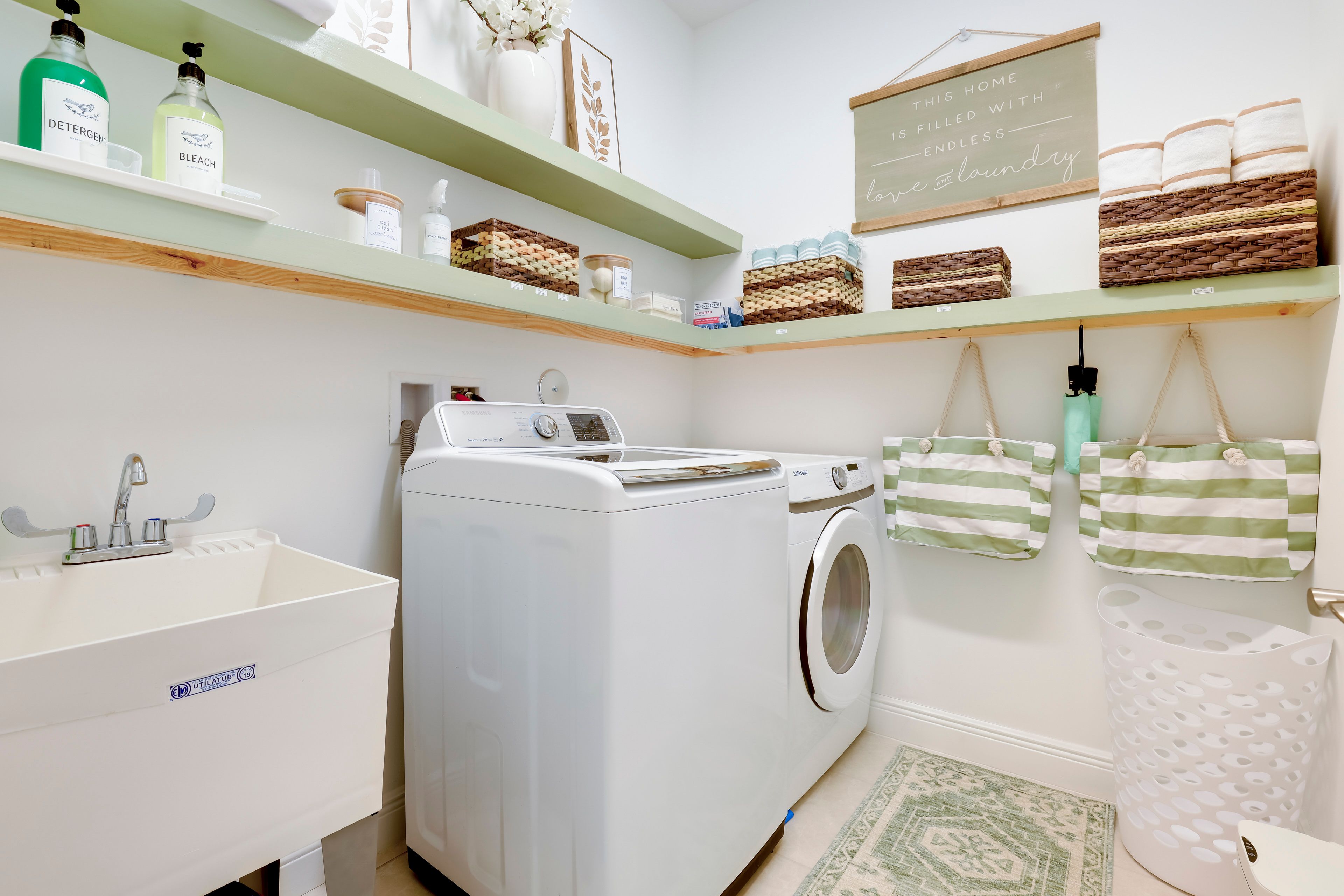 Laundry Room | Washer & Dryer