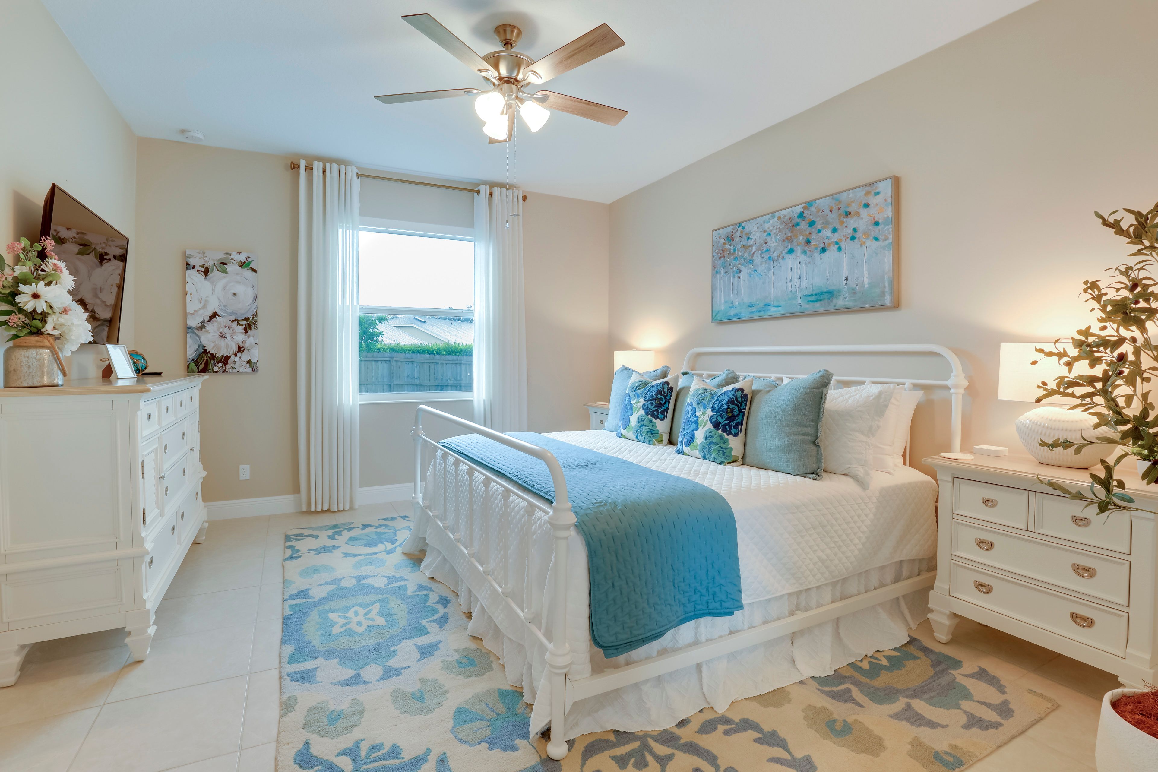 Bedroom 1 | King Bed | Smart TV | Linens Provided