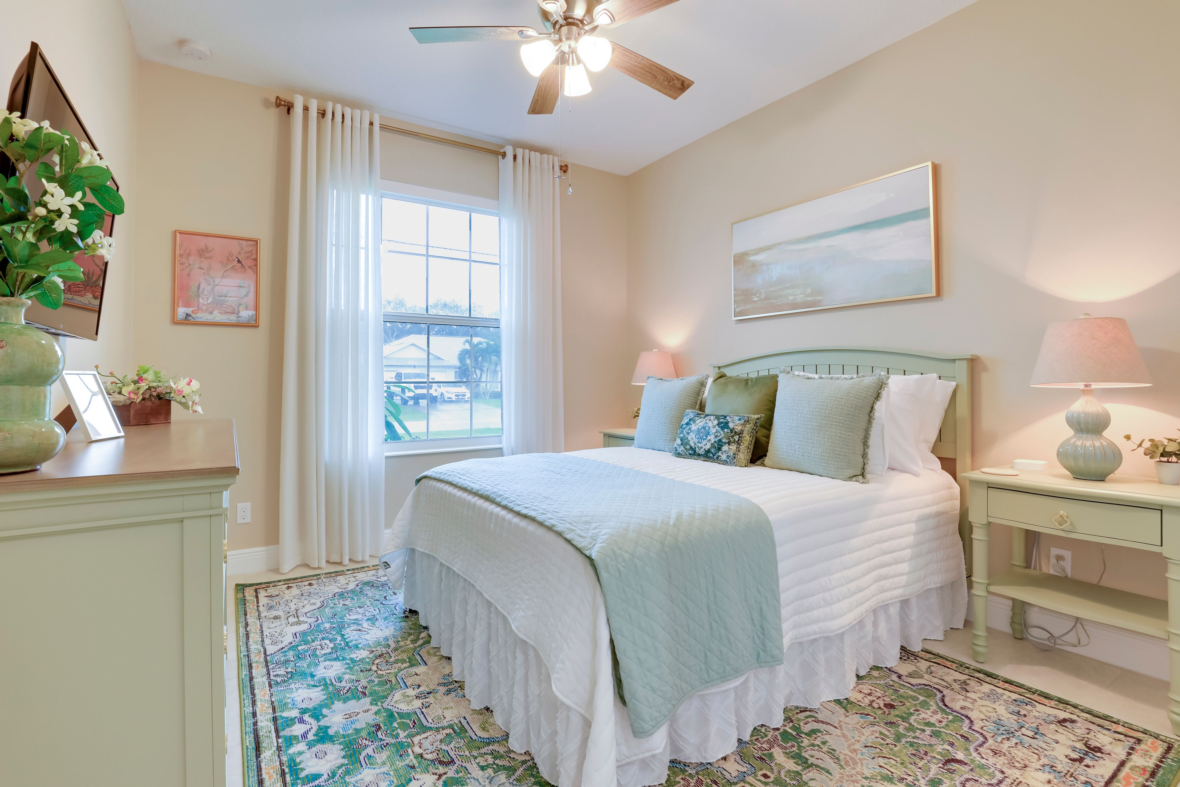 Bedroom 3 | Queen Bed | Smart TV