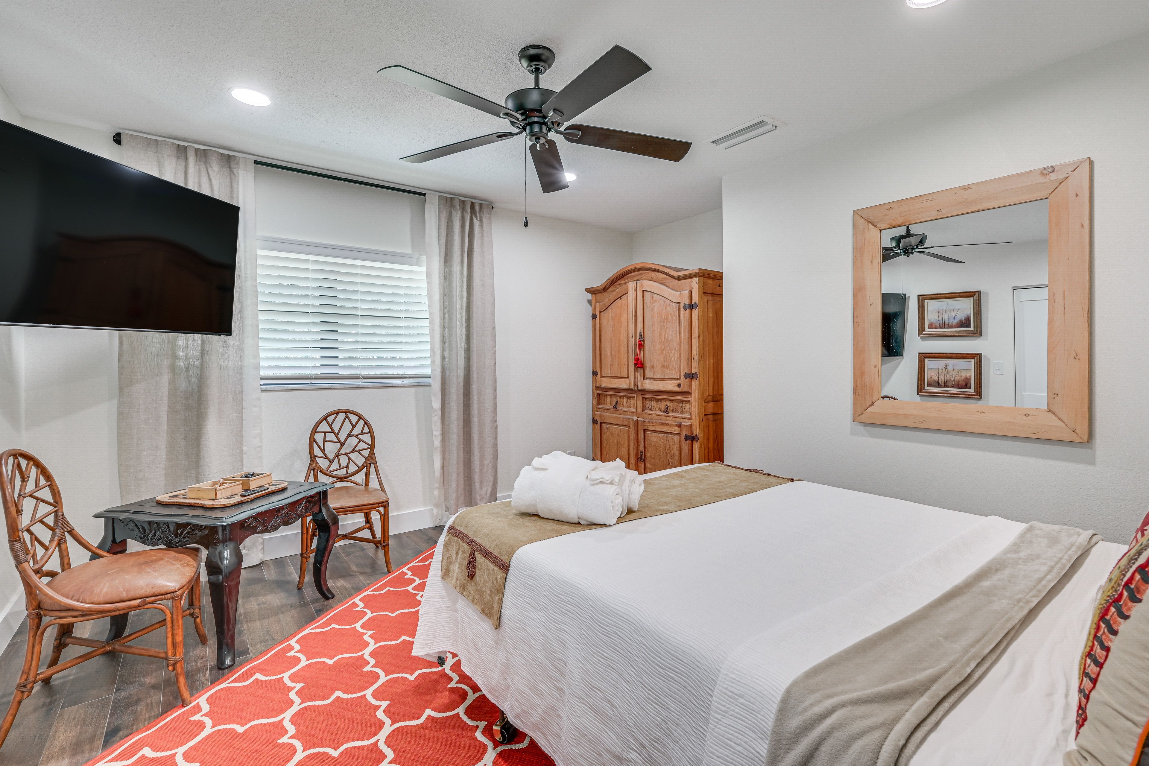 Bedroom 2 | Queen Bed