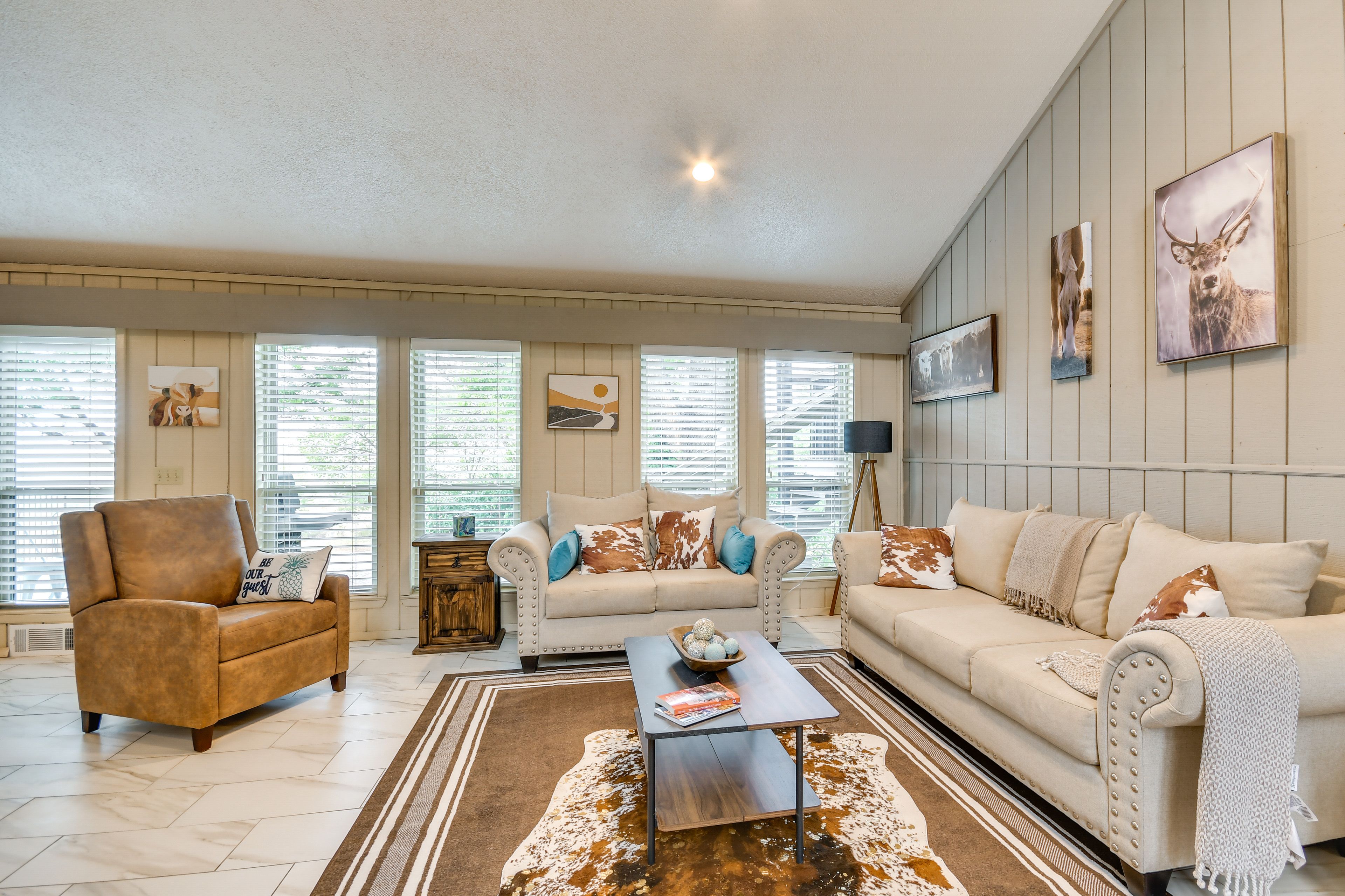 Living Room | Central A/C | Fireplace | 2nd Floor