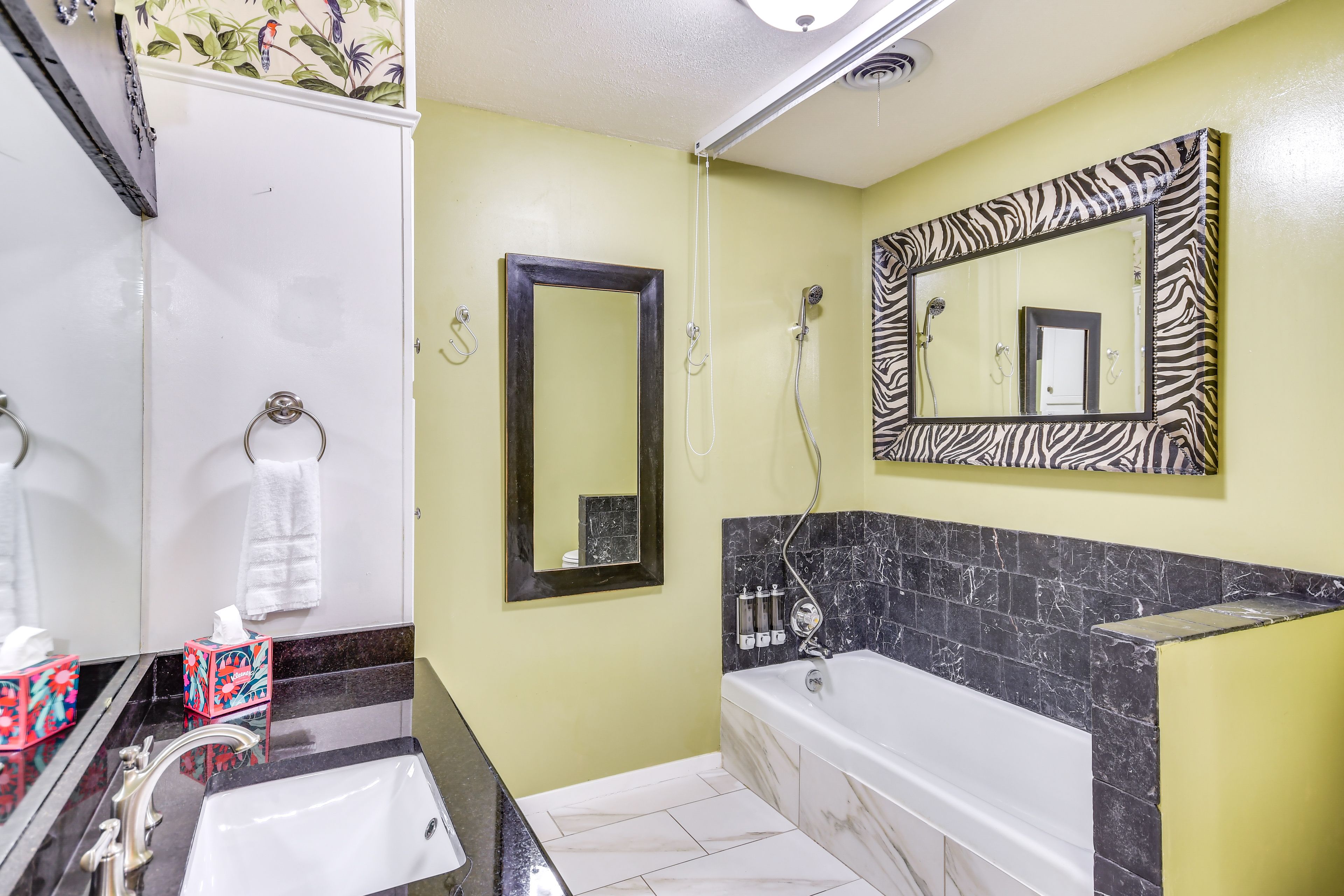 Full Bath | Complimentary Toiletries | 3rd Floor