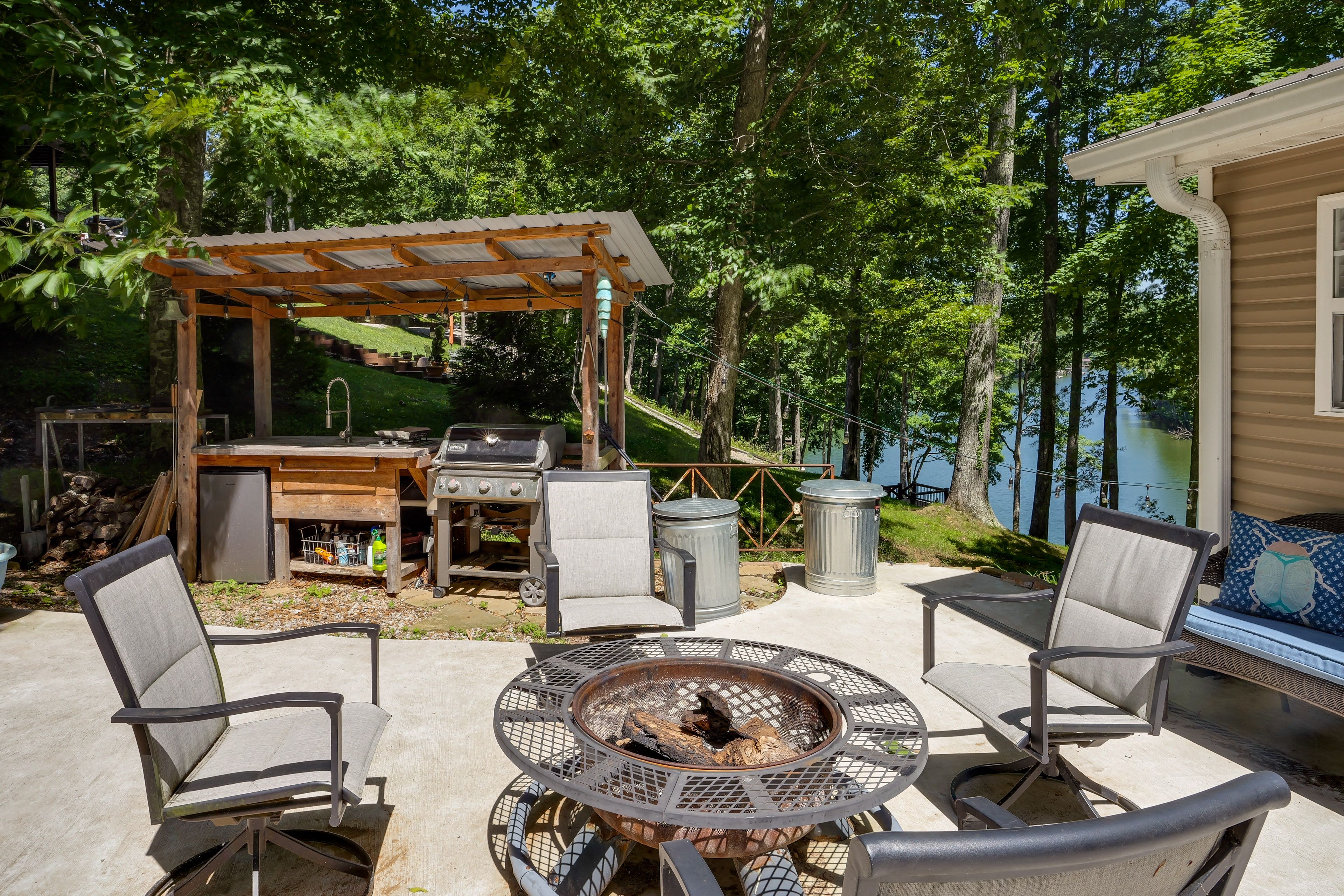 Furnished Patio | Fire Pit | Outdoor Kitchen w/ Gas Grill