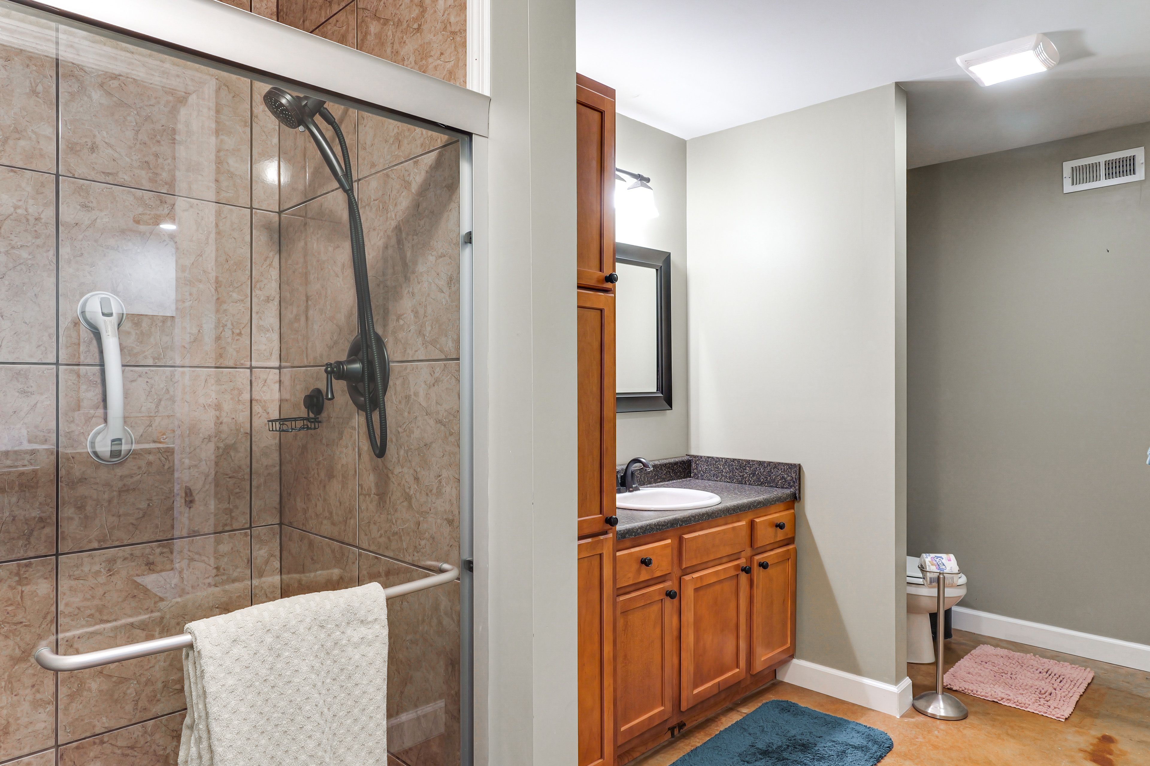 En-Suite Bathroom | Lower Level | Complimentary Toiletries