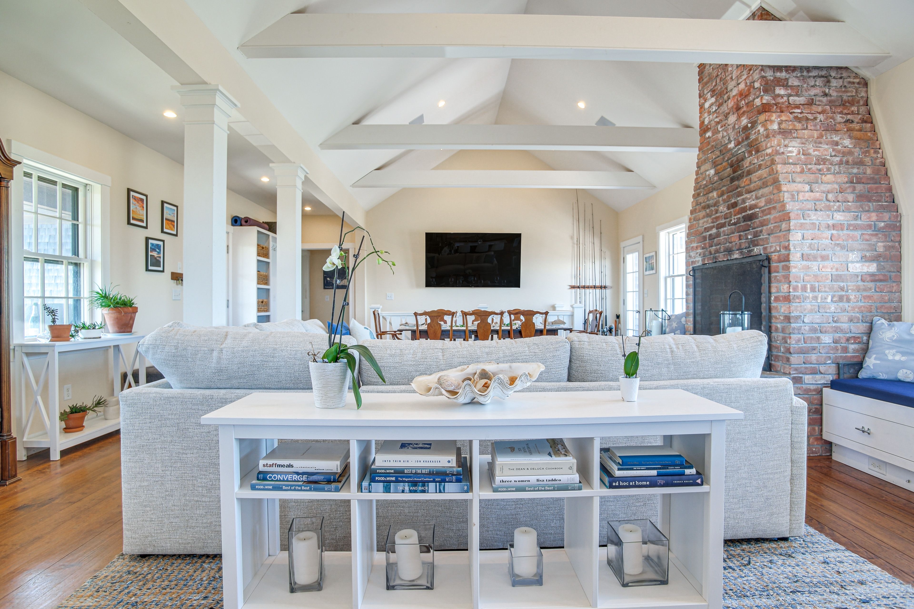 Living Room | Central A/C & Heat | Smart TV