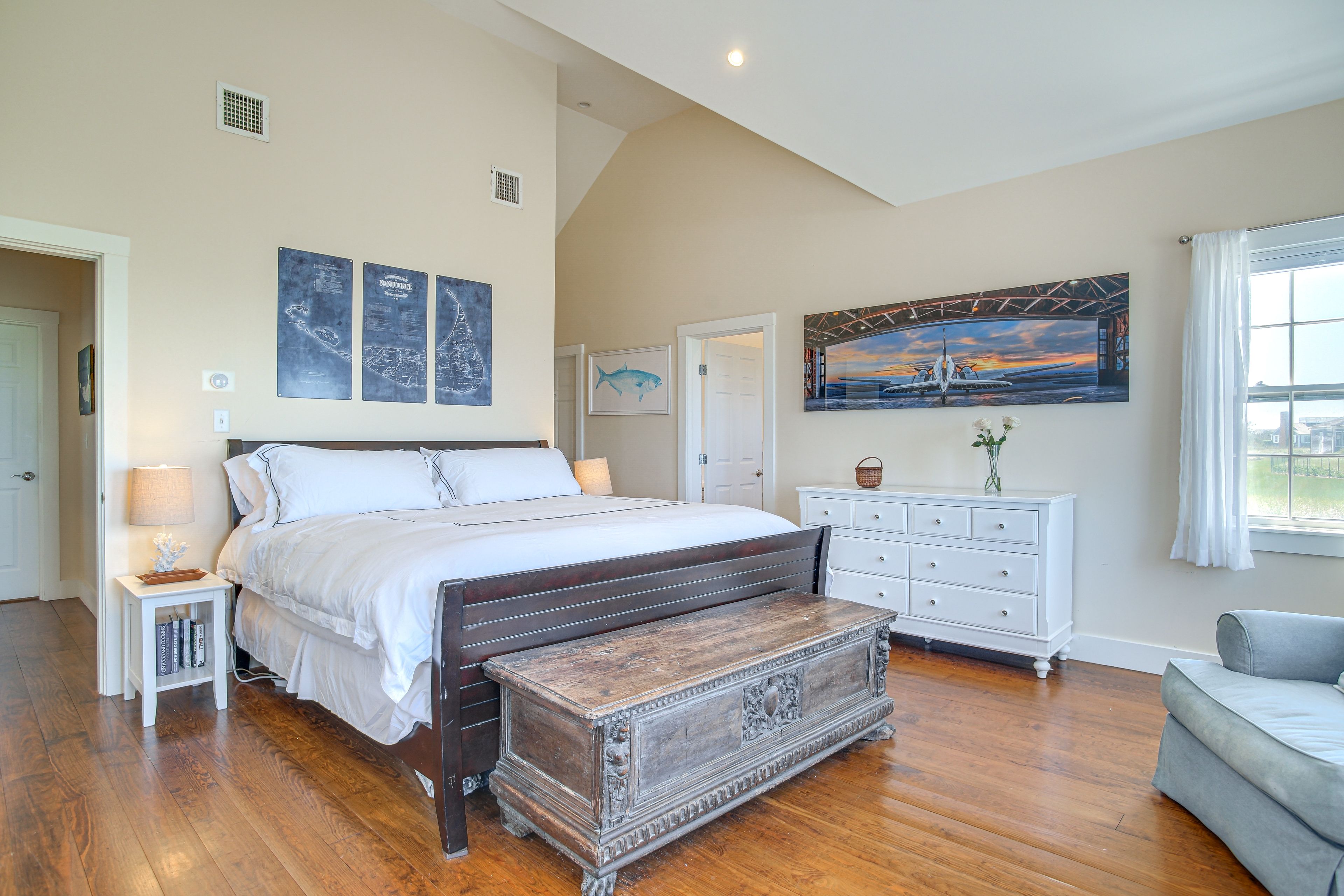 Bedroom Suite | King Bed