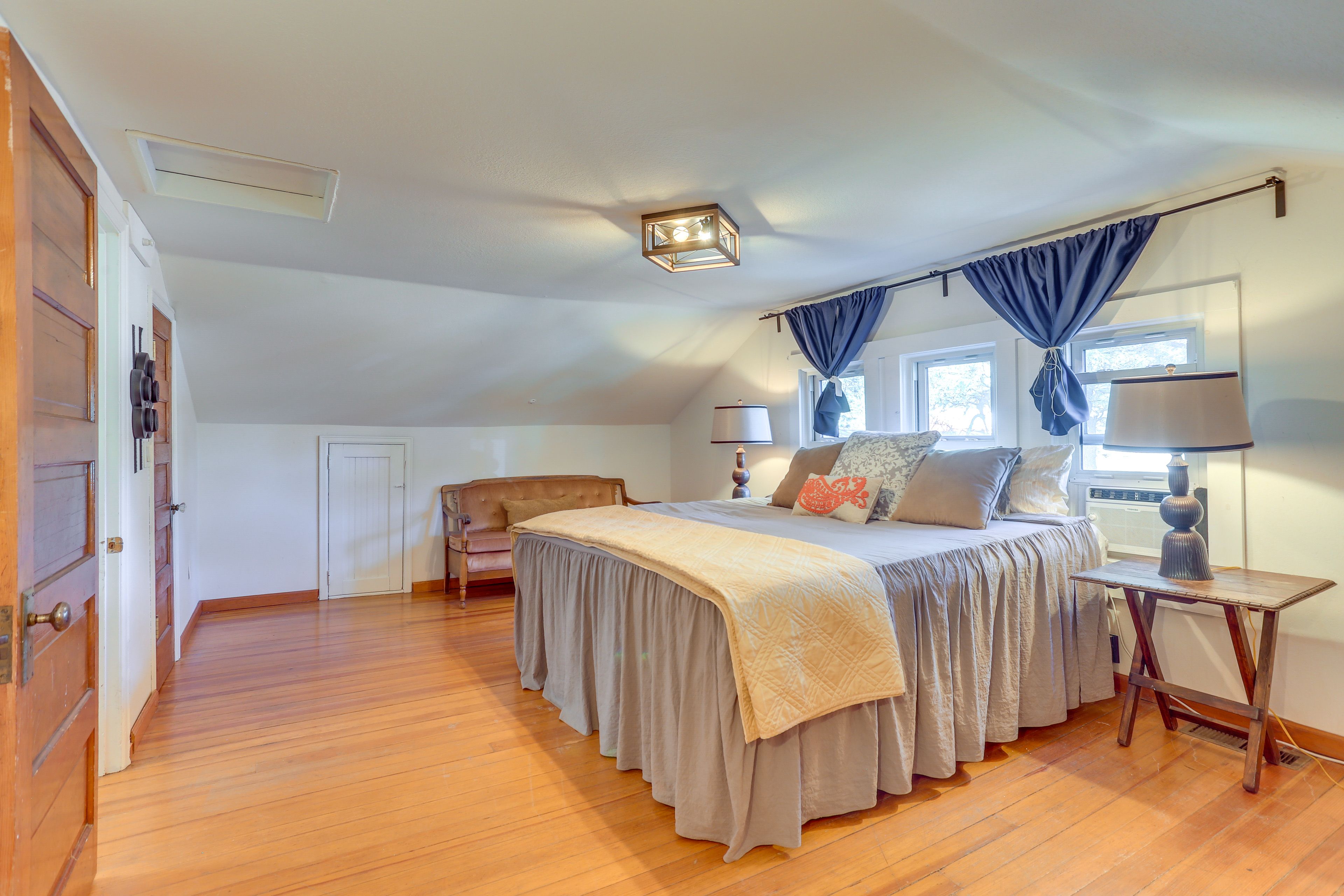 Bedroom 2 | King Bed | 2nd Floor