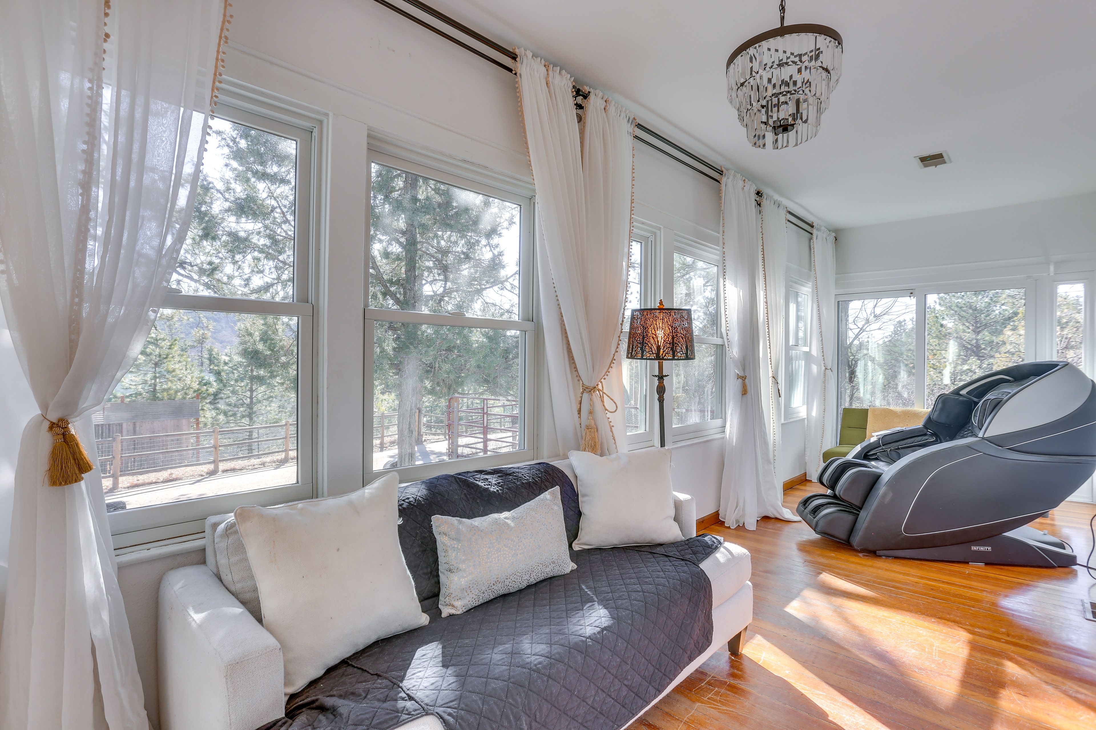 Sunroom | Full Futon | 1st Floor