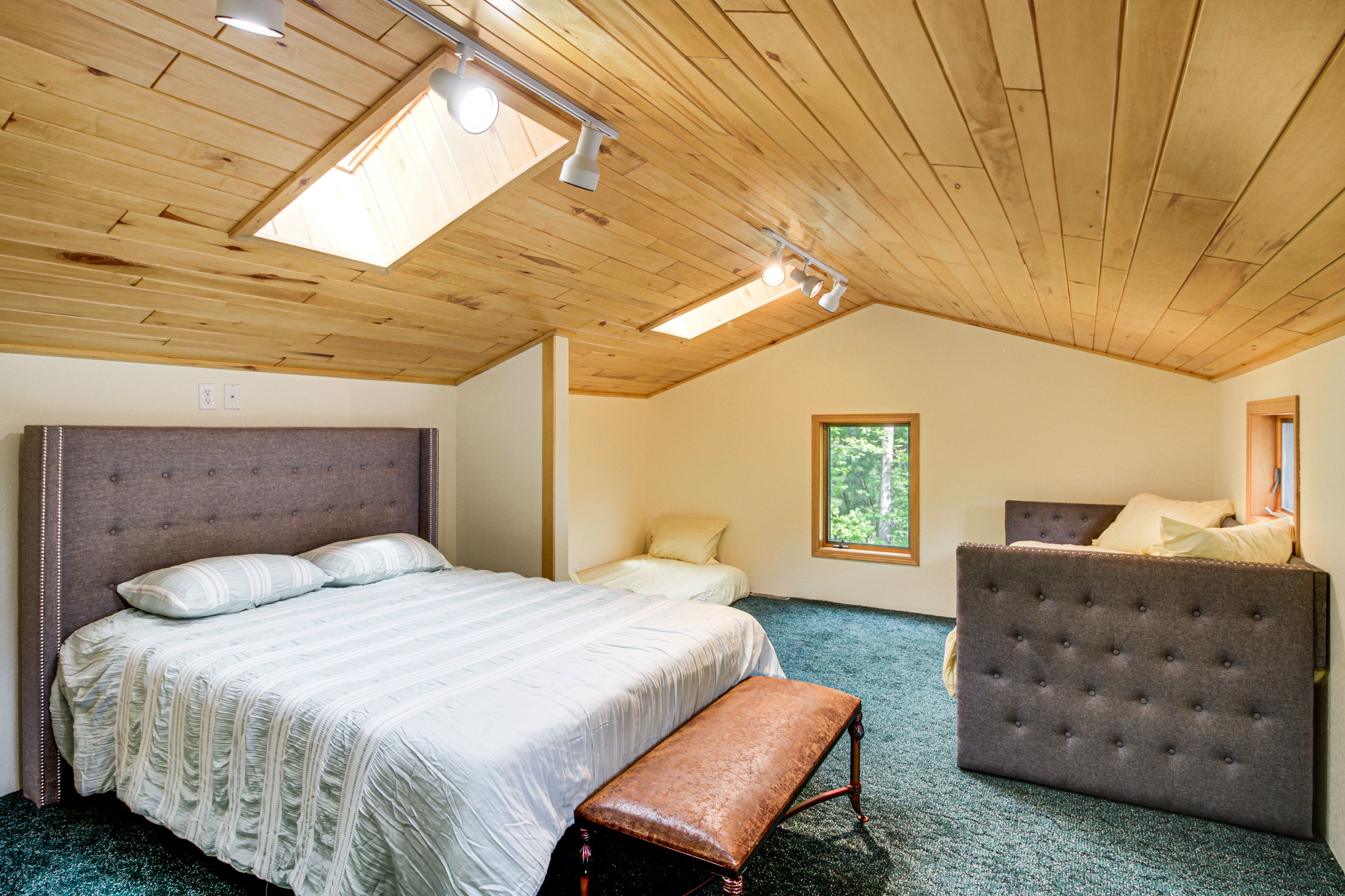 Guest House Loft | Upper Level | Queen Bed | Twin Daybed w/ Twin Trundle