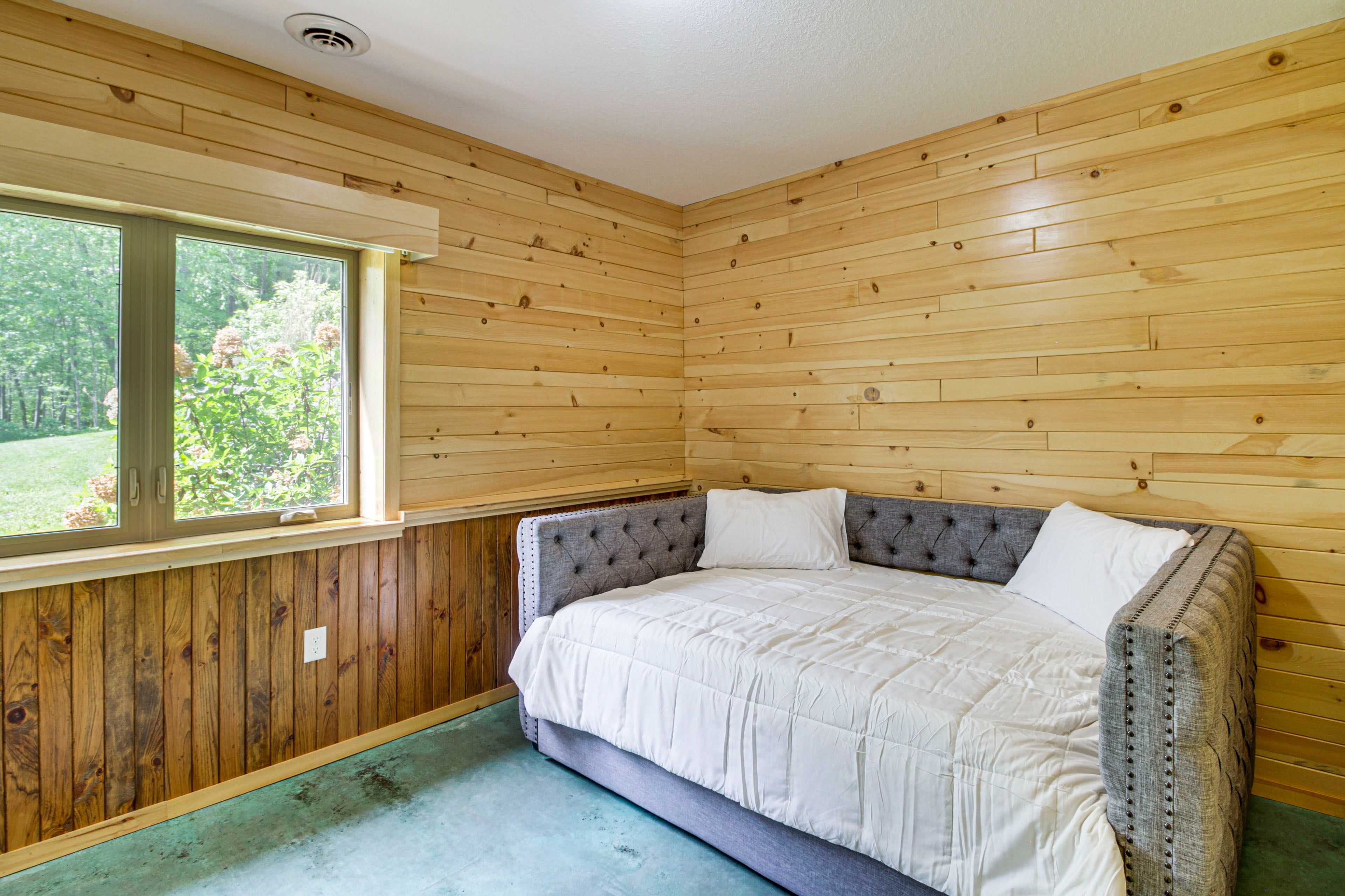 Bedroom 3 (Main House) | Full Daybed w/ Twin Trundle | Lower Level