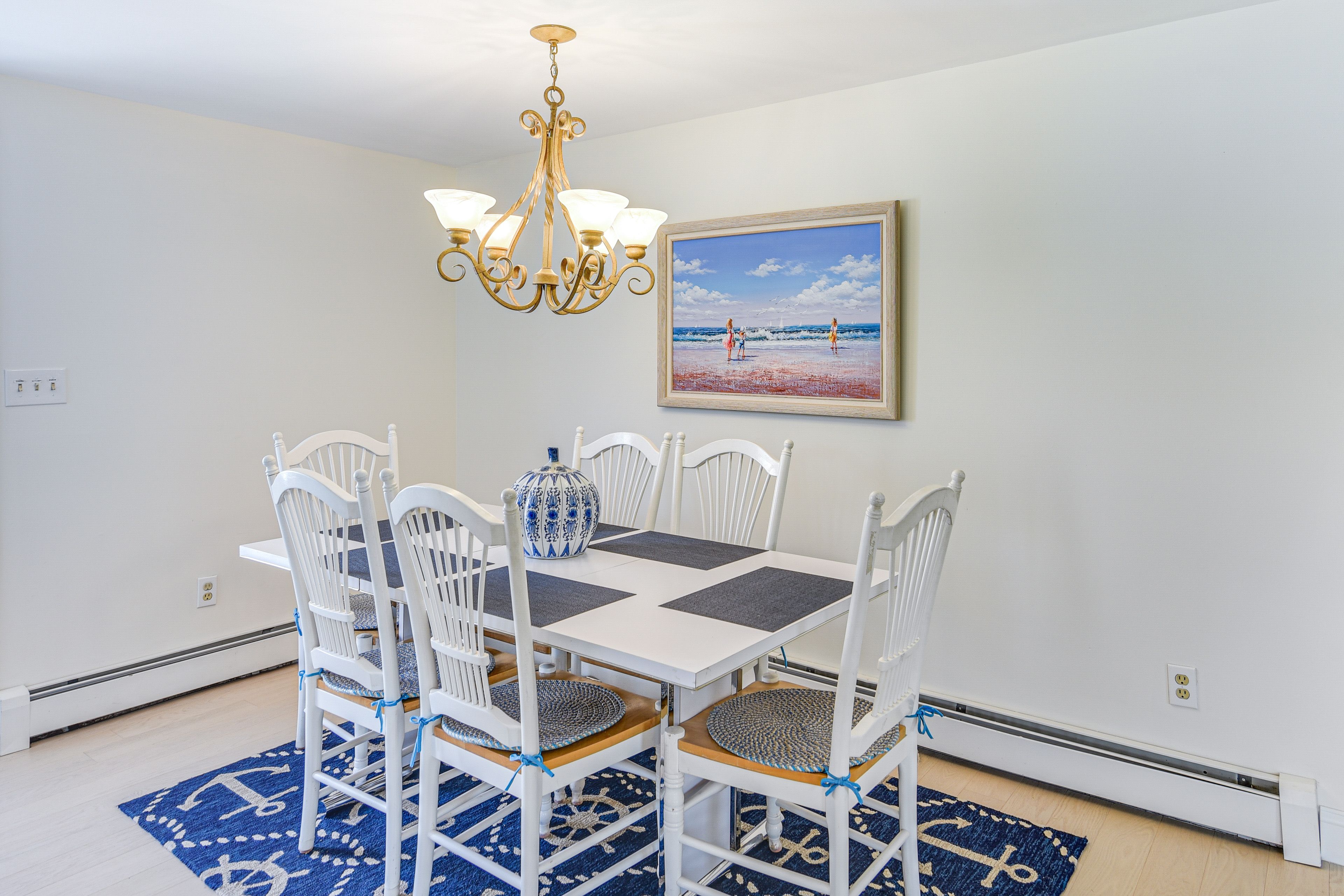 Dining Area | Central Heating | Mini-Split A/C