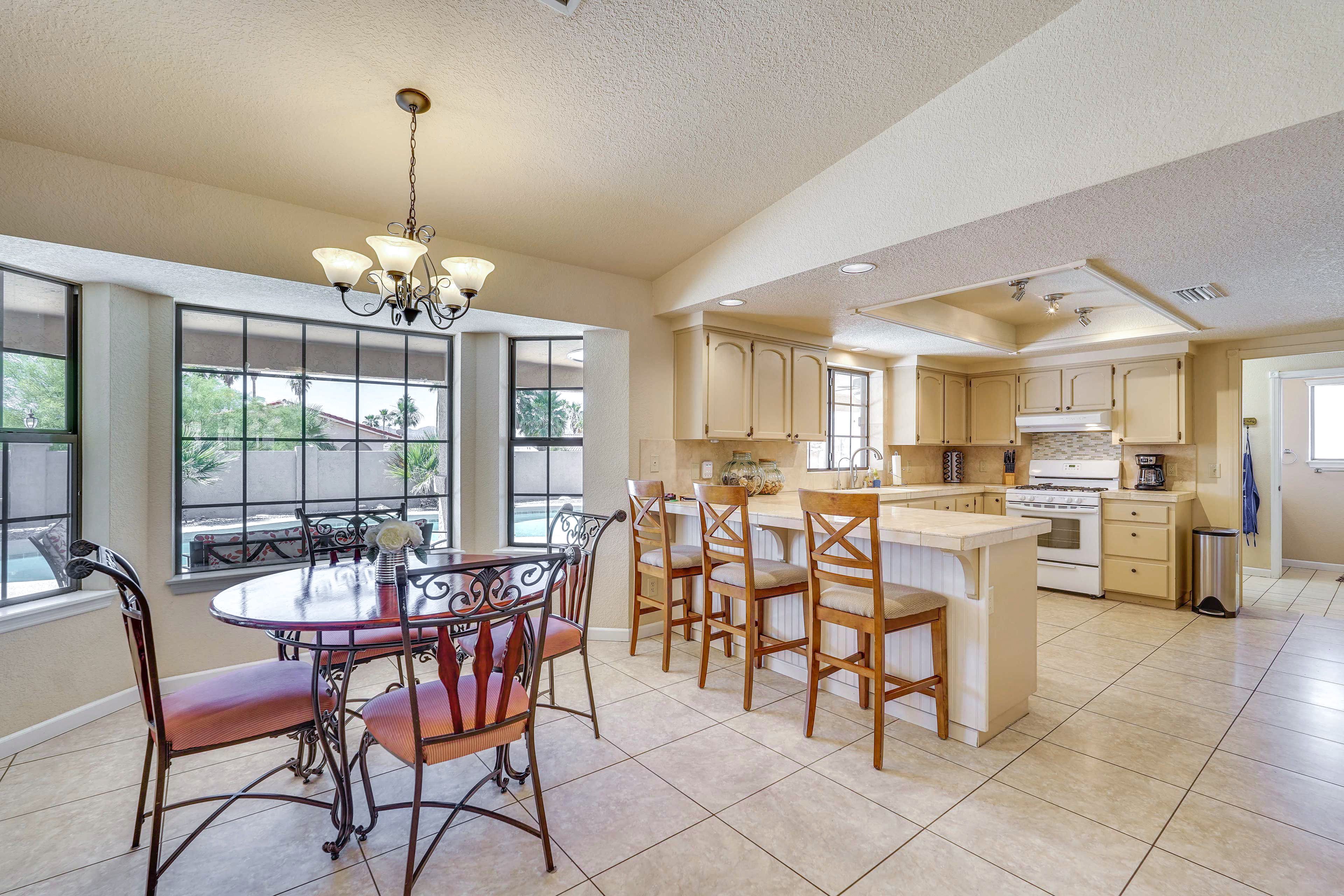 Breakfast Nook | Dishware & Flatware Provided | Central A/C & Heat