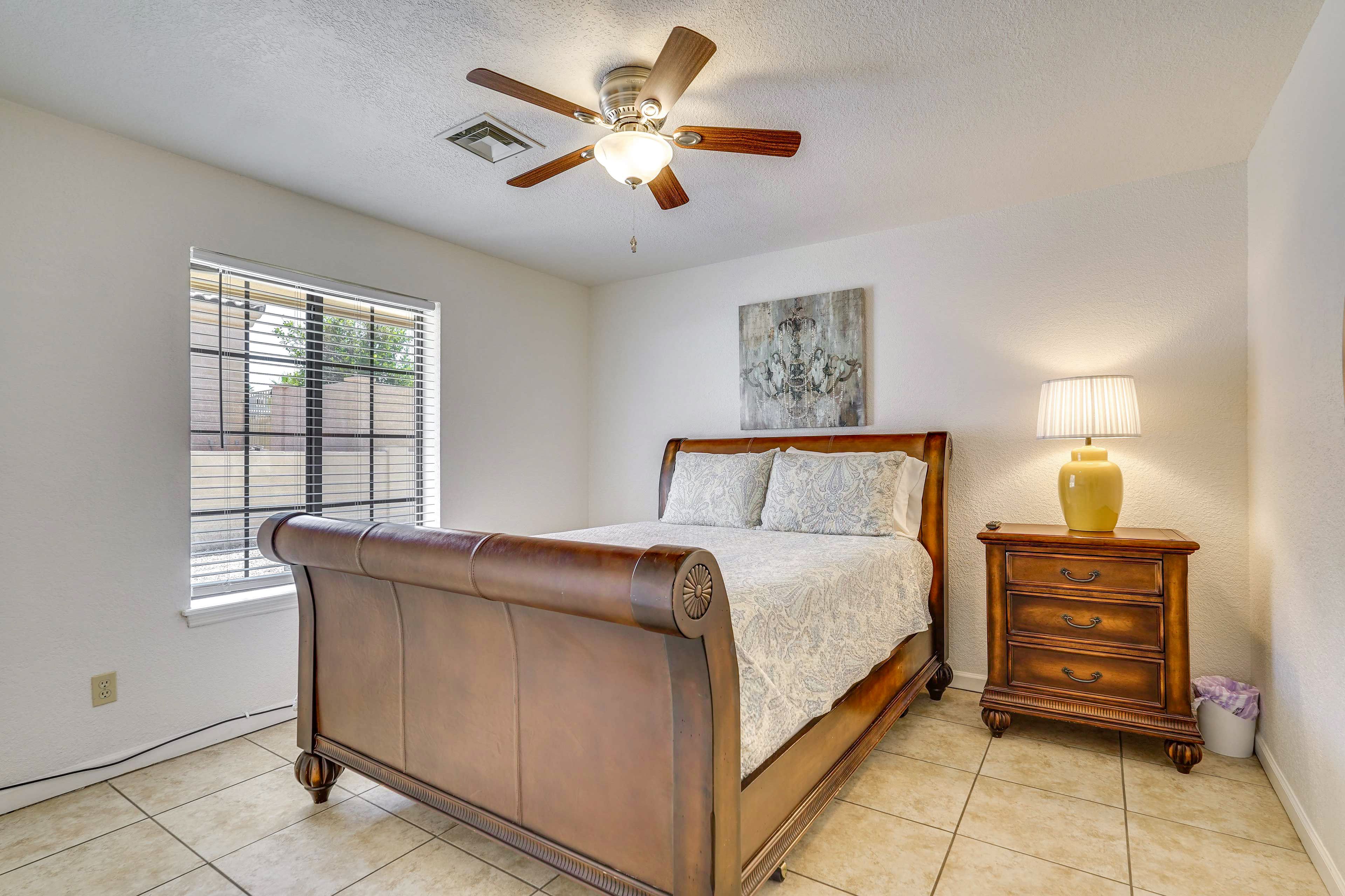 Bedroom 3 | Queen Bed