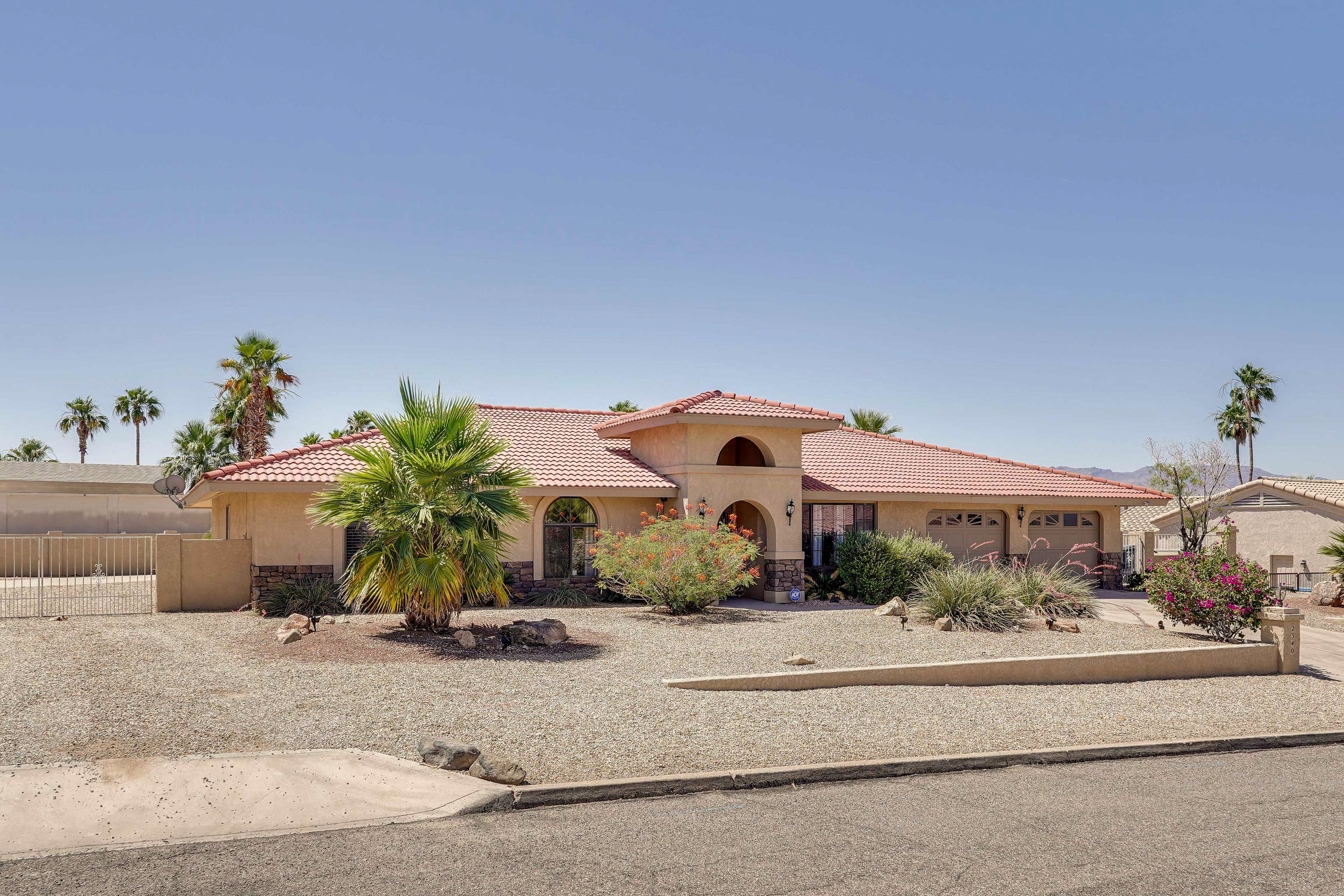 Parking | Garage (2 Vehicles) | Driveway (2 Vehicles) | RV/Trailer Parking