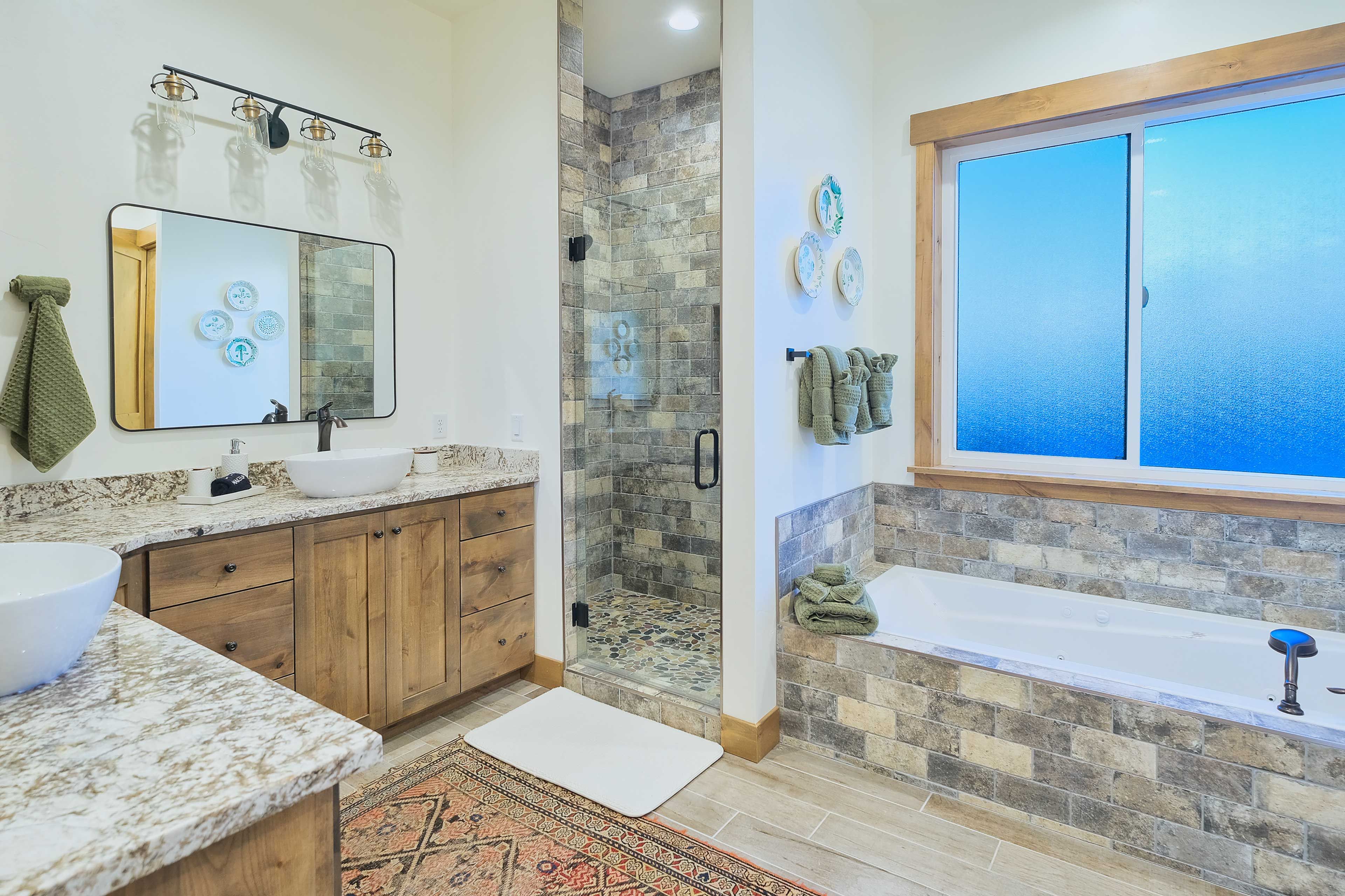 En-Suite Bathroom | 1st Floor