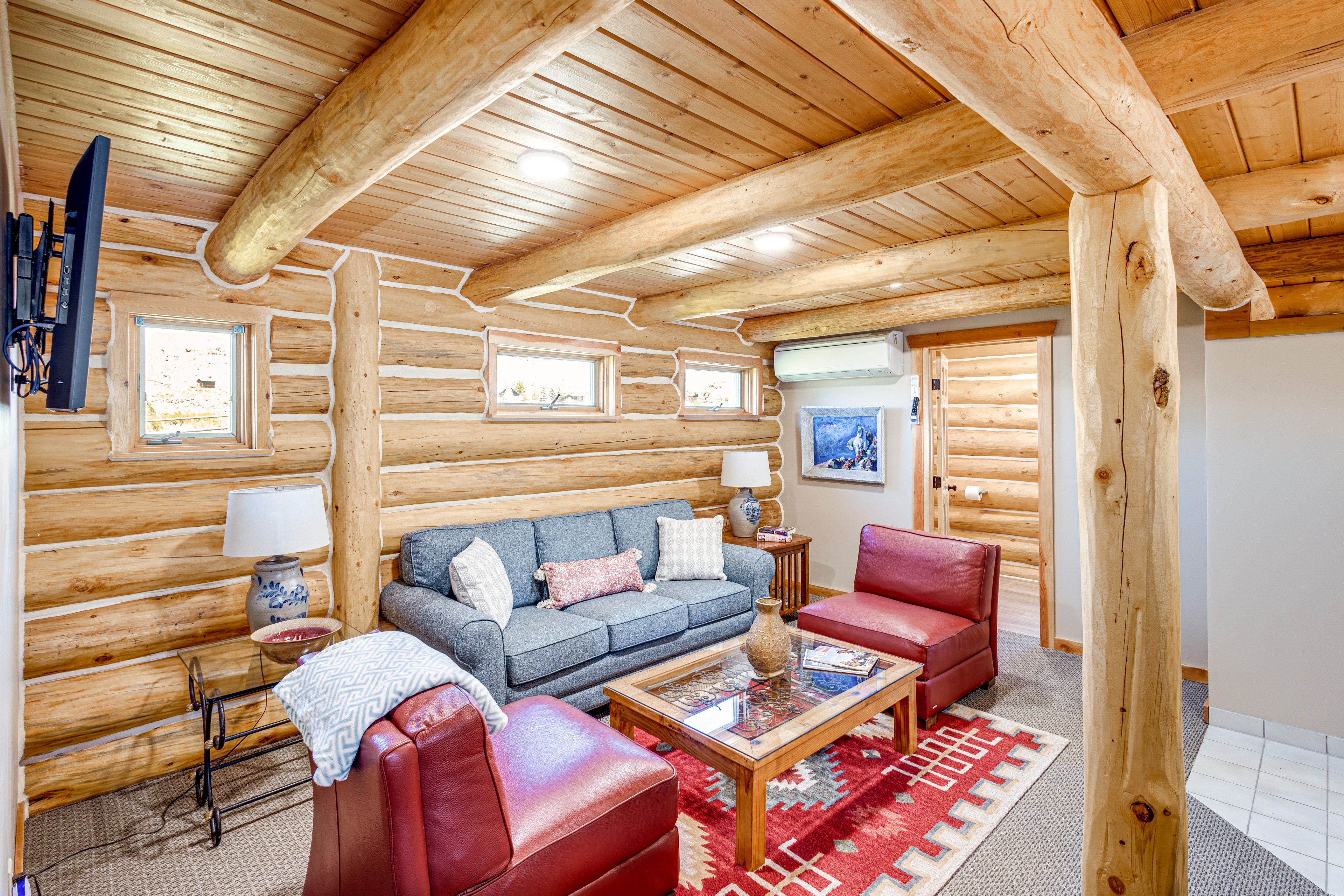 Downstairs Living Room | Smart TV | Free WiFi | Lower Level