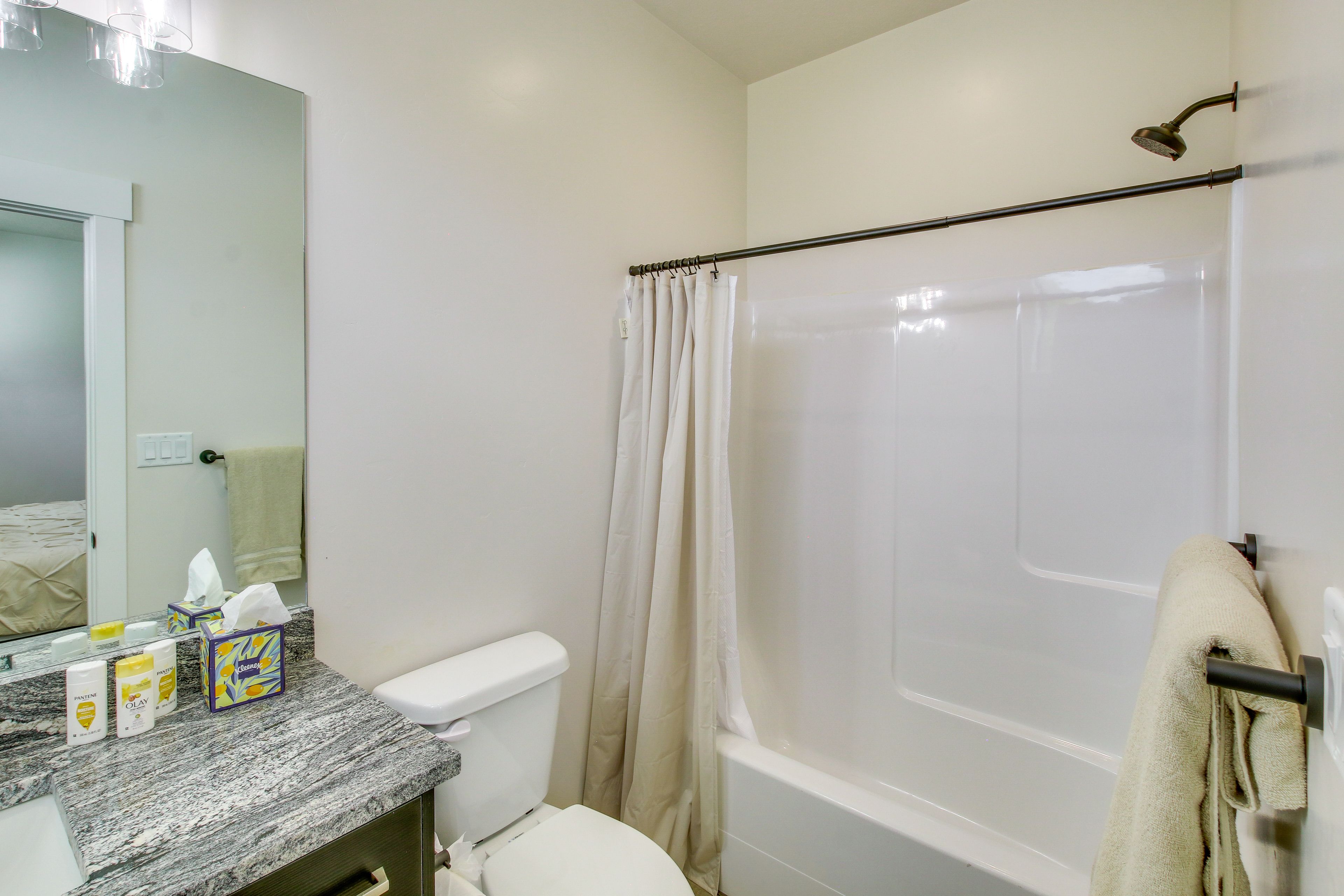 Bathroom | 2nd Floor