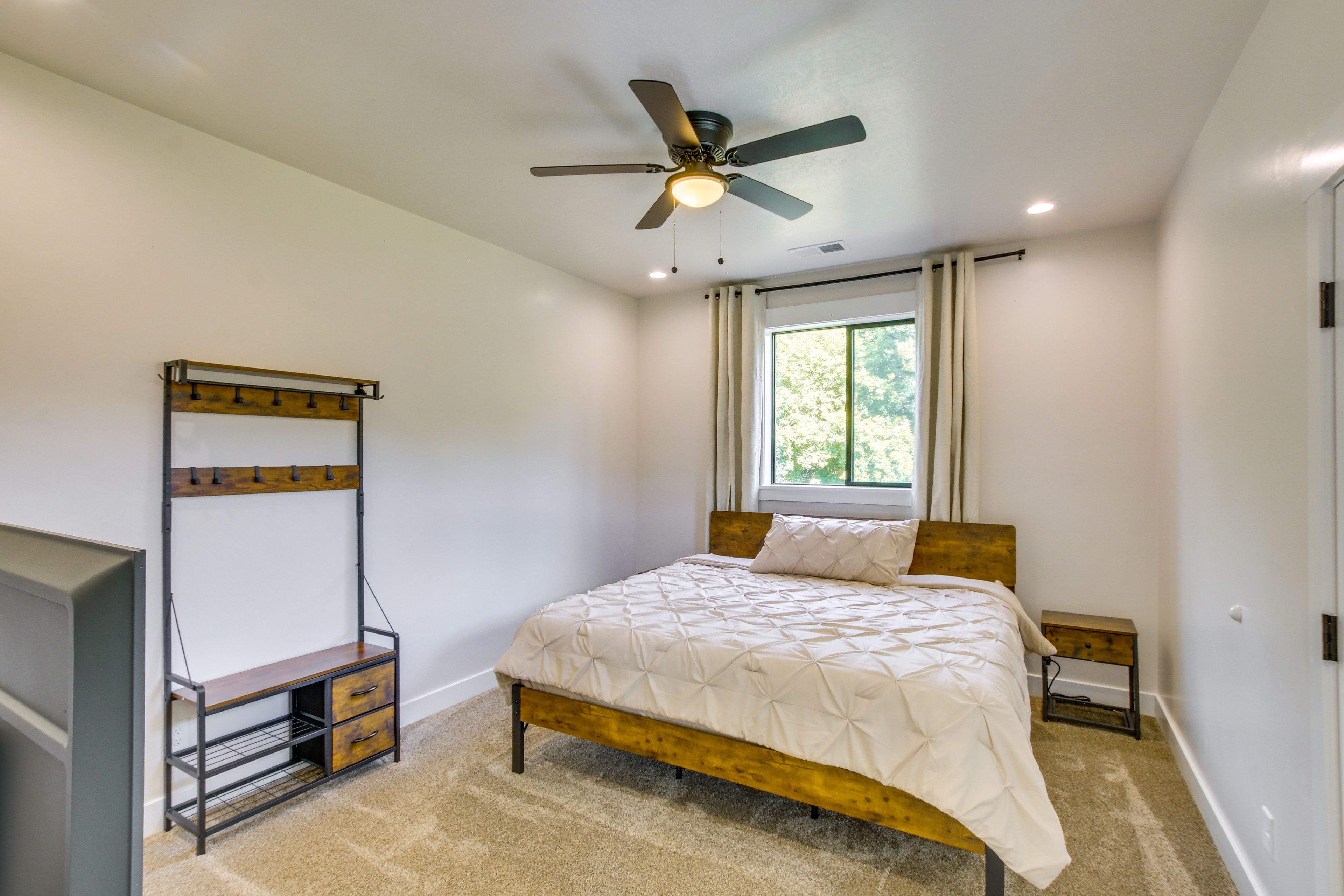 Bedroom 4 | King Bed | Smart TV | 2nd Floor