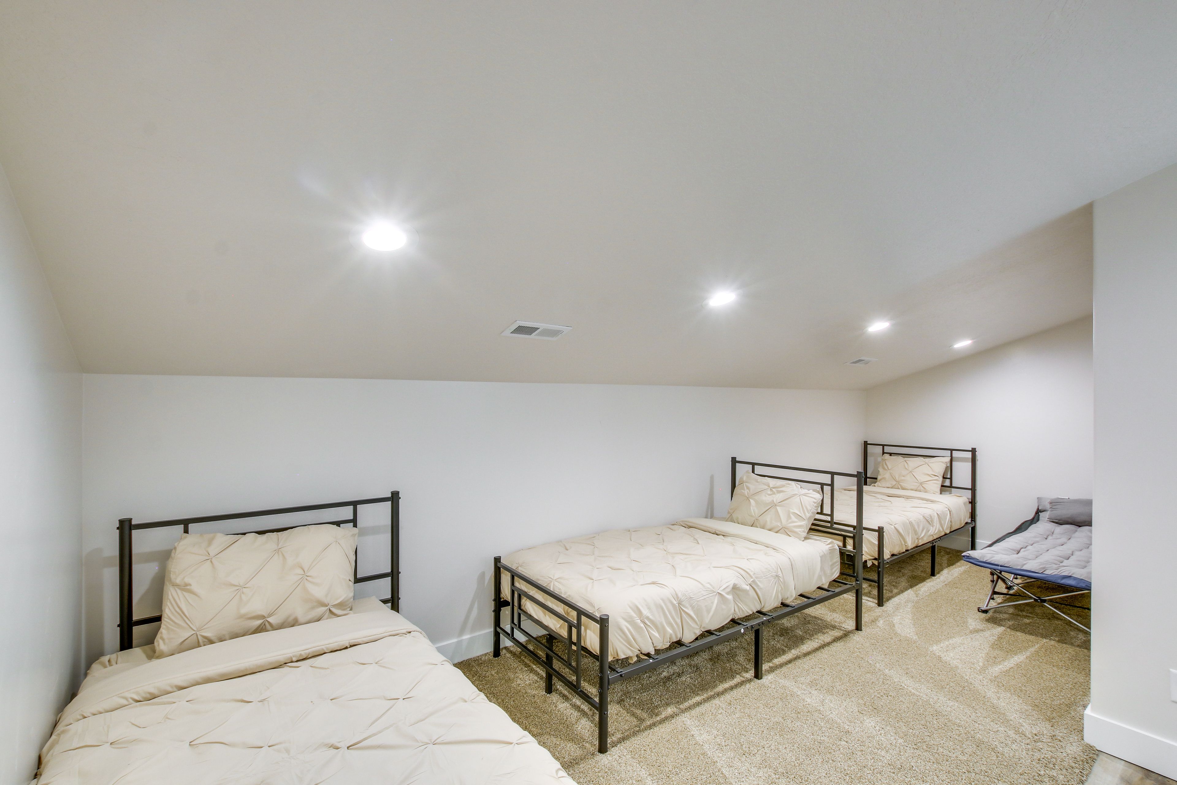 Bonus Room | 3 Twin Beds | 2nd Floor