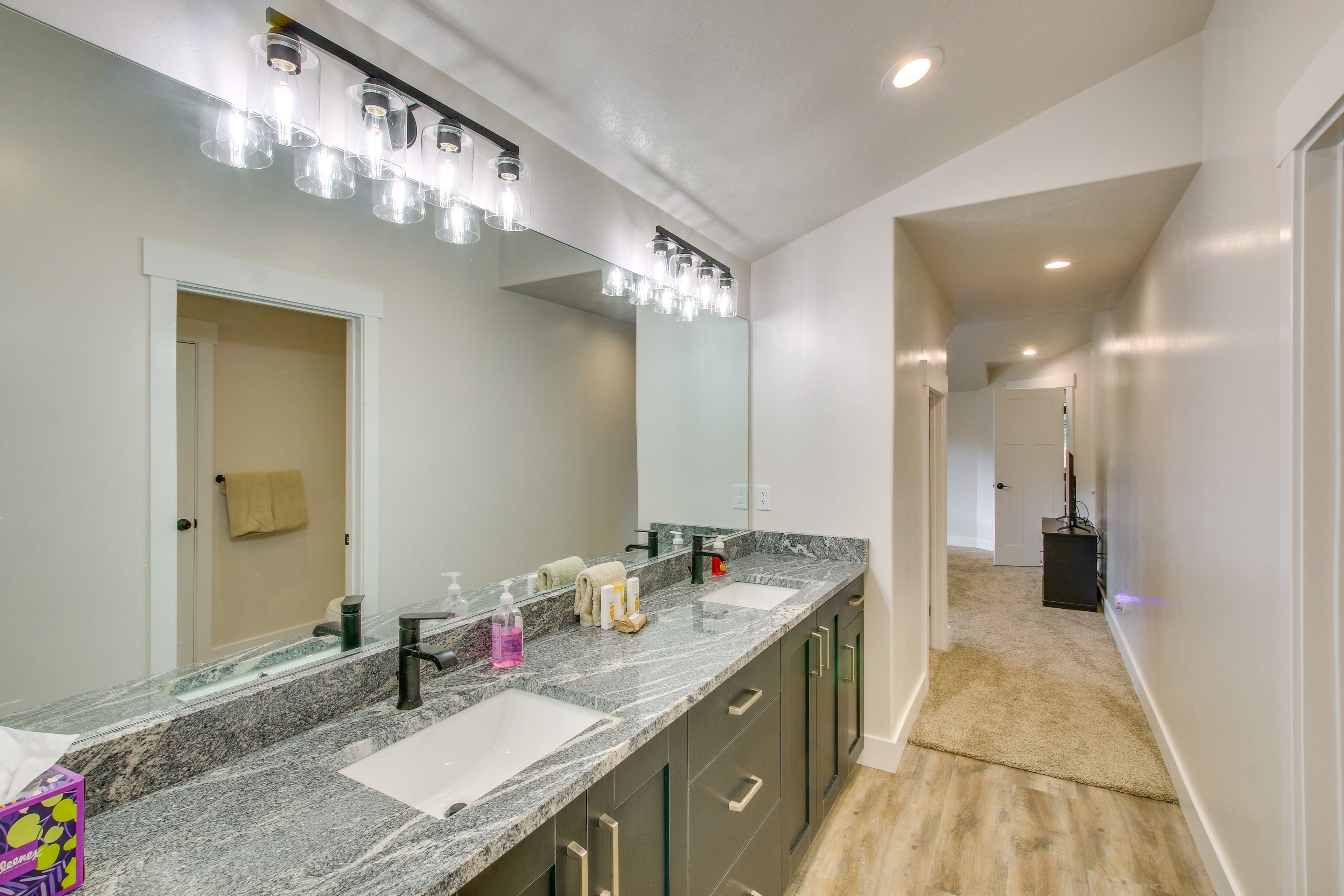 En-Suite Bathroom | 2nd Floor
