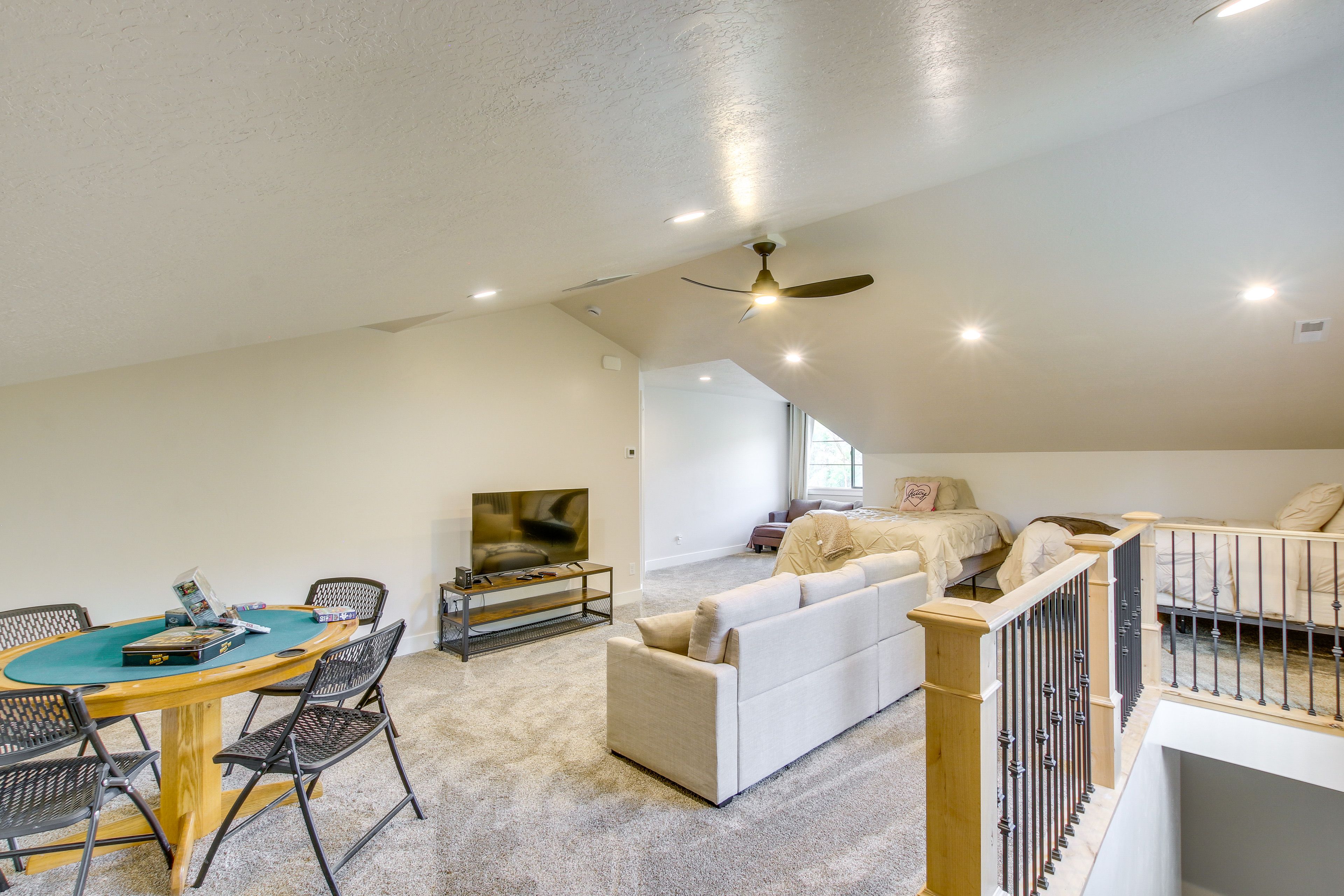 Loft | 2 Queen Beds | Full Sleeper Sofa | 2nd Floor