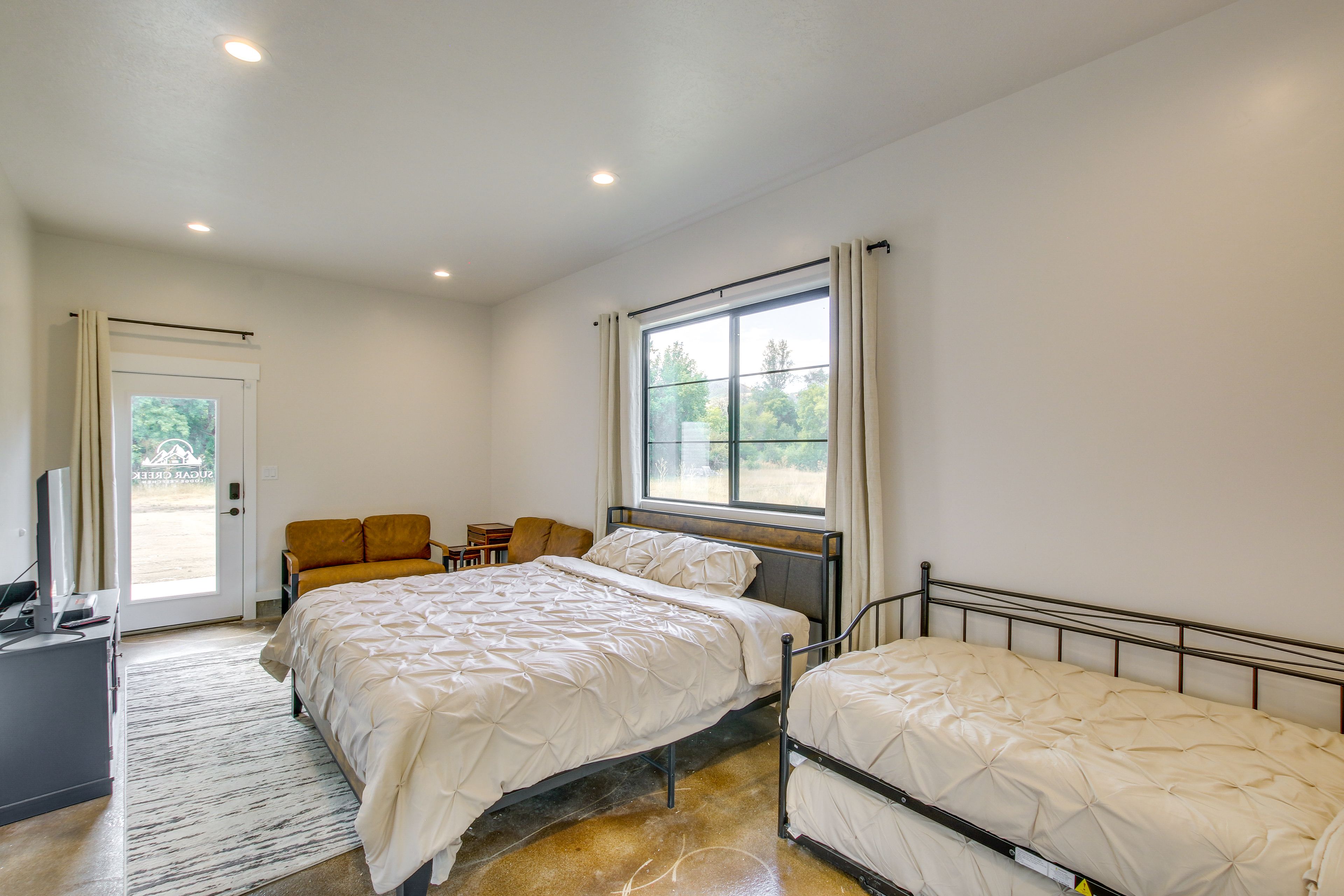 Bedroom 2 | King Bed | Twin Daybed w/ Twin Trundle | 1st Floor