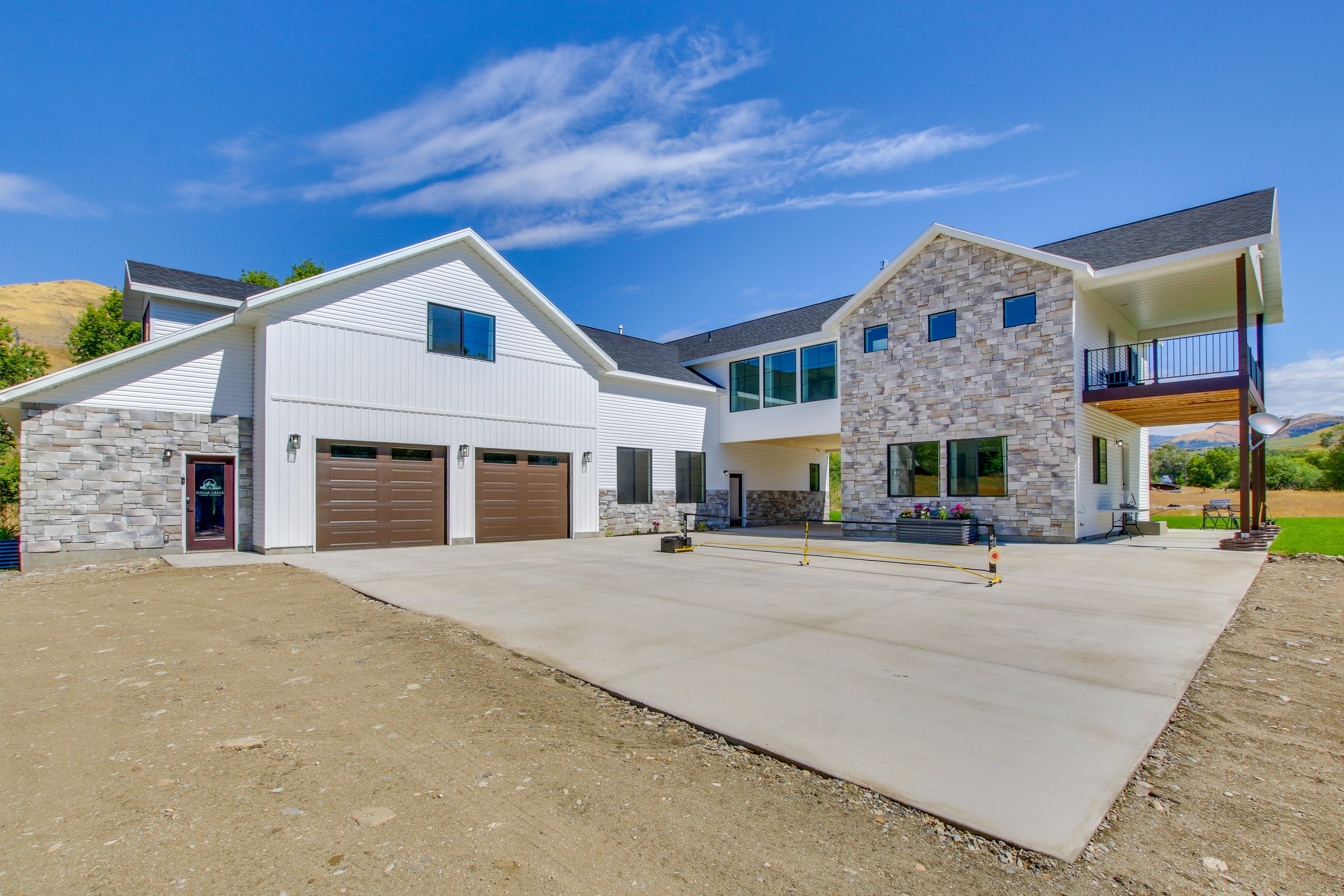 Parking | Driveway (10 Vehicles) | RV/Trailer Parking