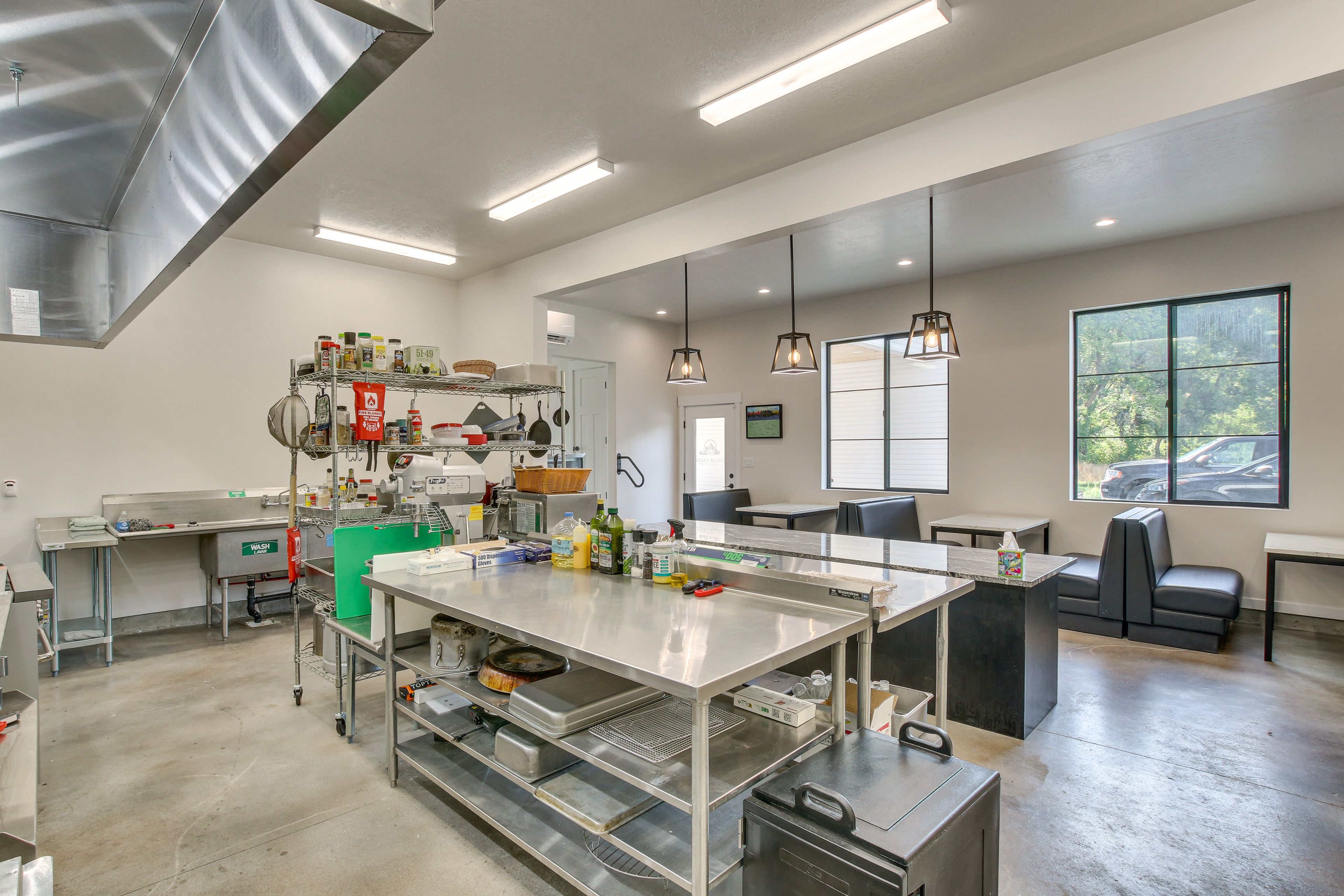 Industrial Kitchen | Dining Booths