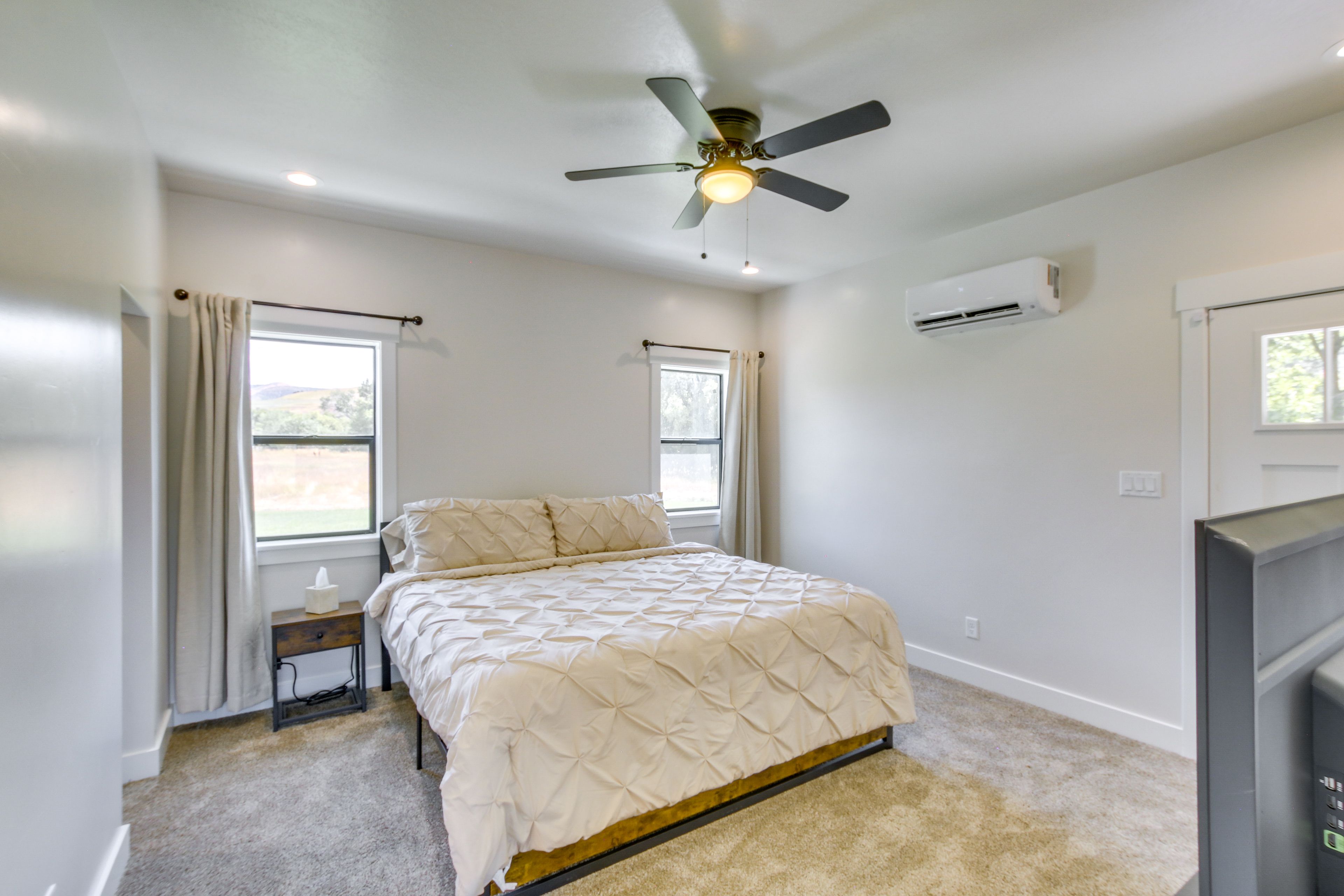 Bedroom | King Bed | Smart TV