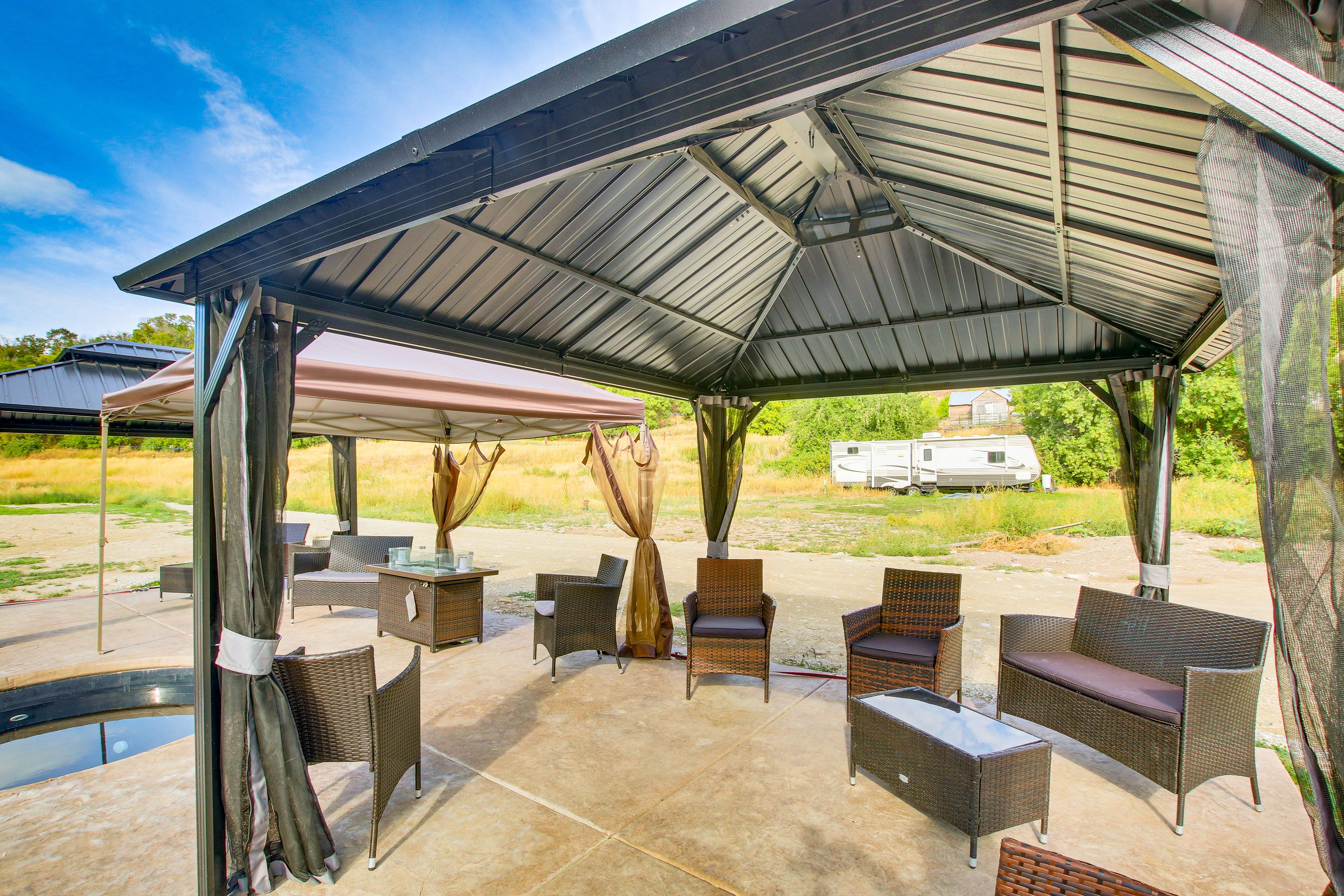 Shared Outdoor Seating | Fire Pit Table