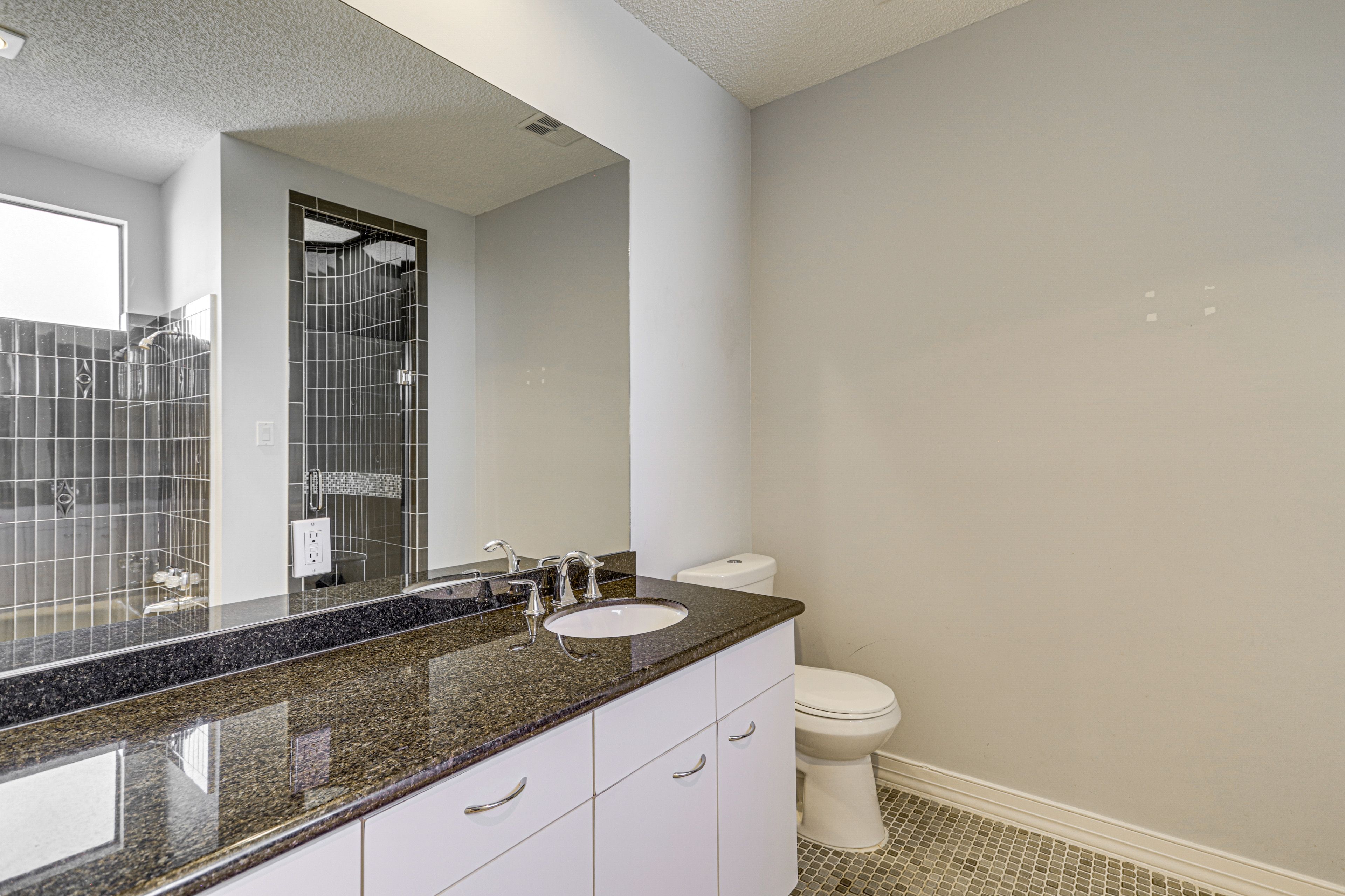 Bathroom | 3rd Floor