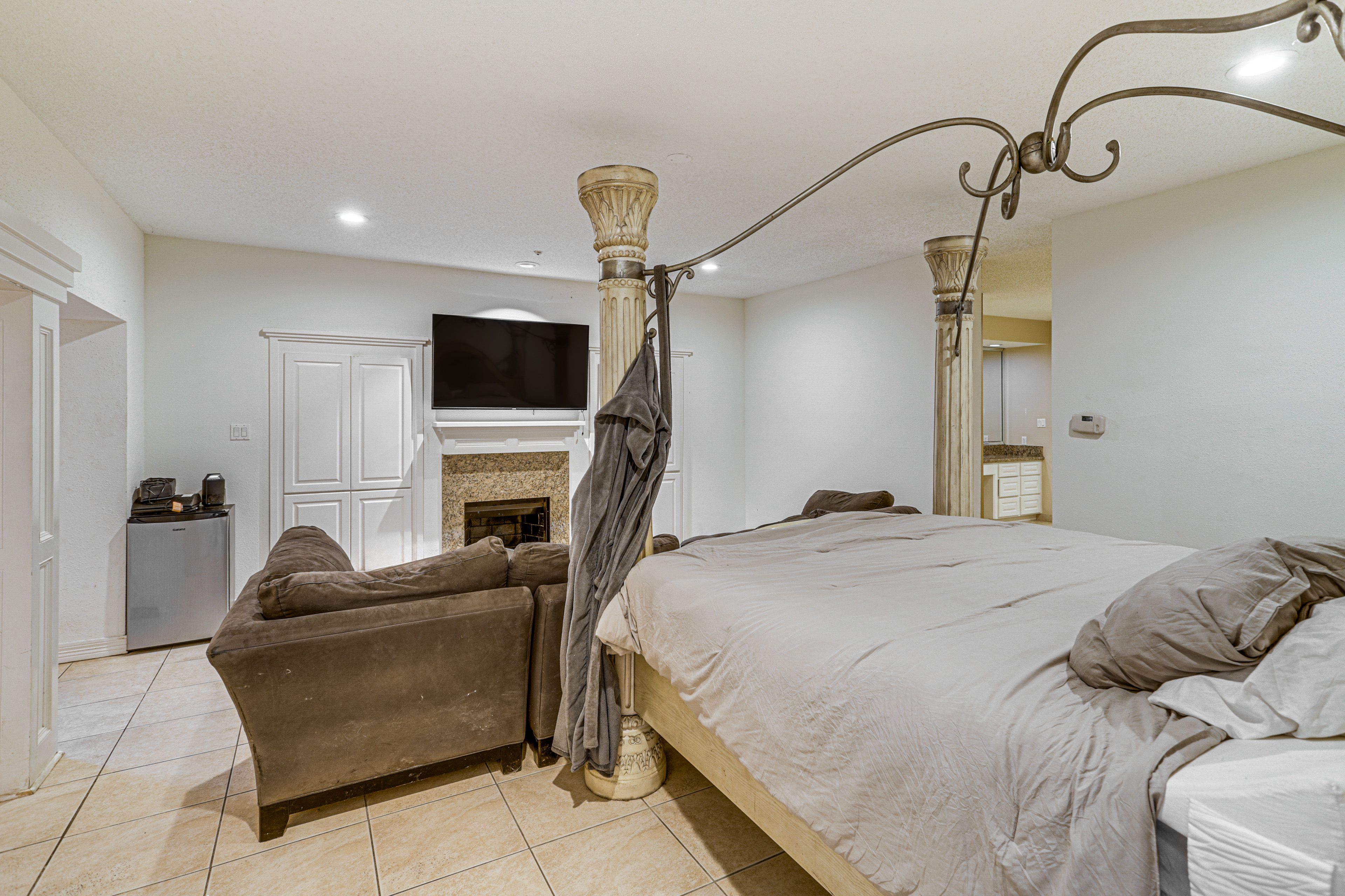 Bedroom 1 | California King Bed | Linens Provided | 1st Floor
